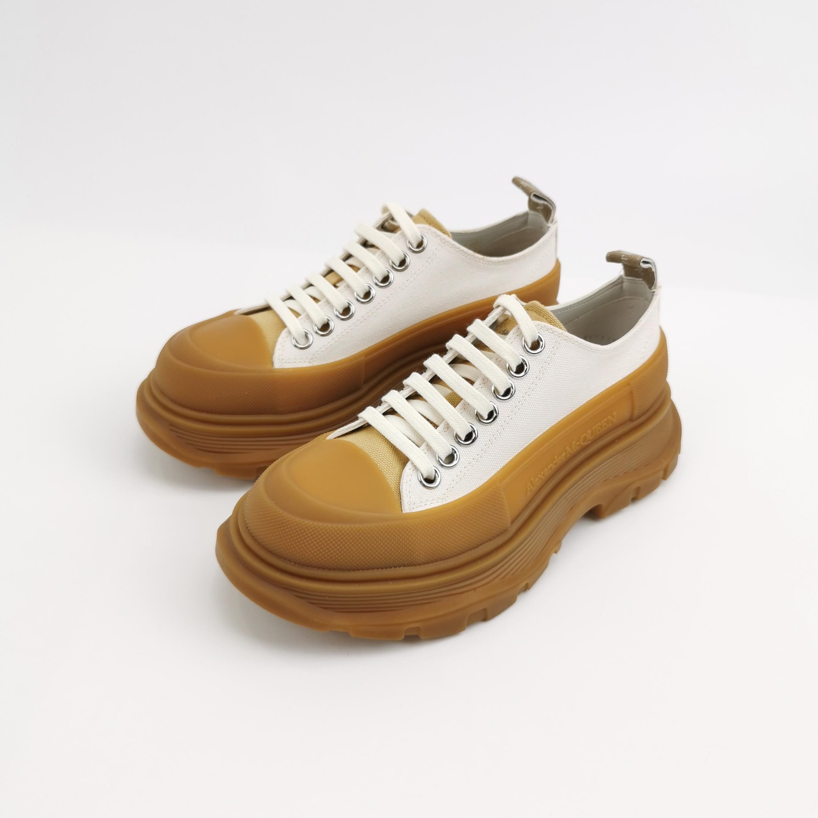 Alexander McQueen Alexander McQueen Women 6 Lowtop Sneakers Size US 6 / IT 36 - 2 Thumbnail