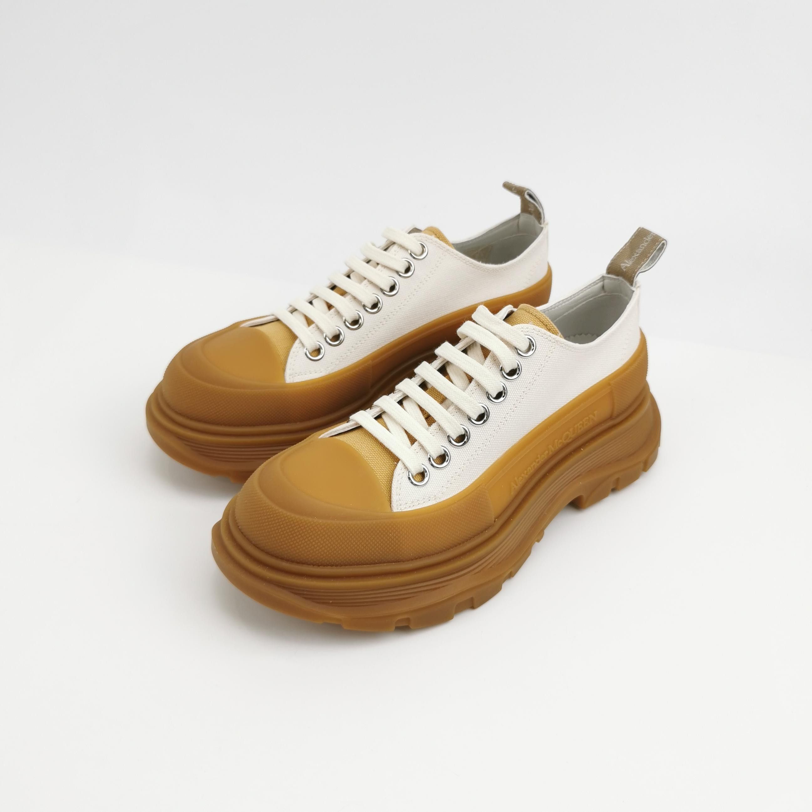 Alexander McQueen Alexander McQueen Women 7 Lowtop Sneakers Size US 7 / IT 37 - 2 Thumbnail