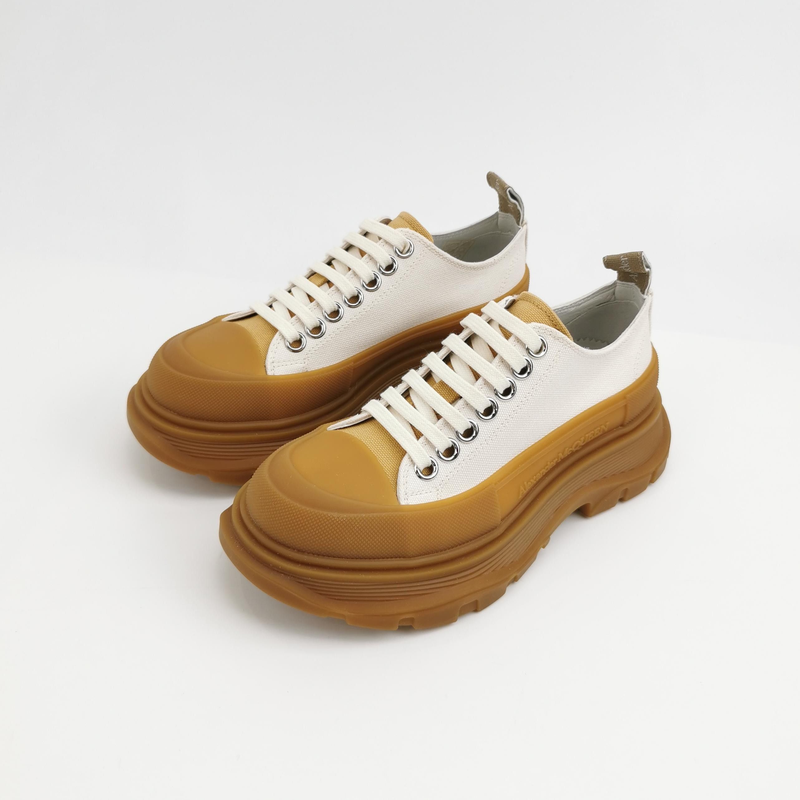 Alexander McQueen Alexander McQueen Women 5 Lowtop Sneakers Size US 5 / IT 35 - 2 Thumbnail