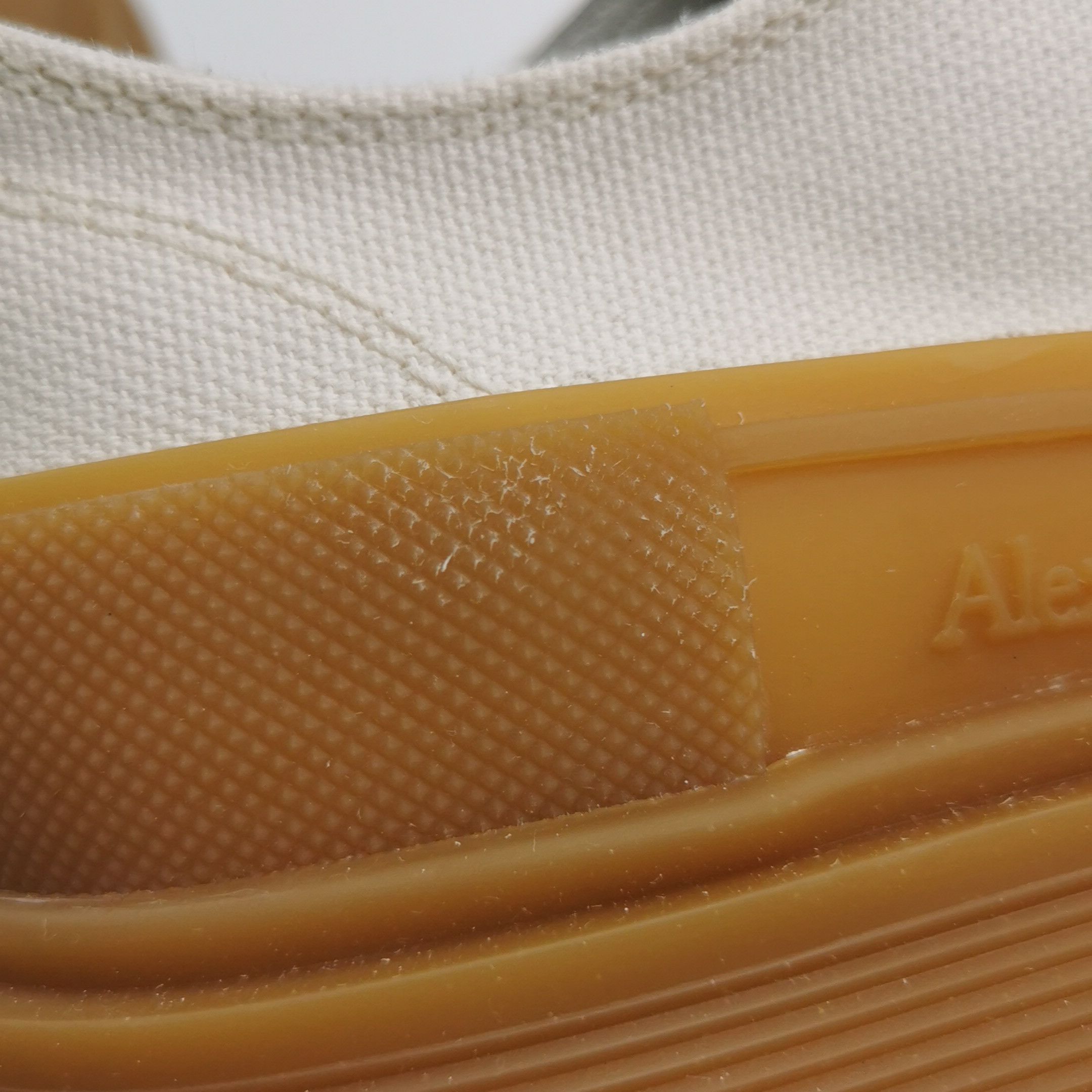 Alexander McQueen Alexander McQueen Women 5 Lowtop Sneakers Size US 5 / IT 35 - 9 Thumbnail
