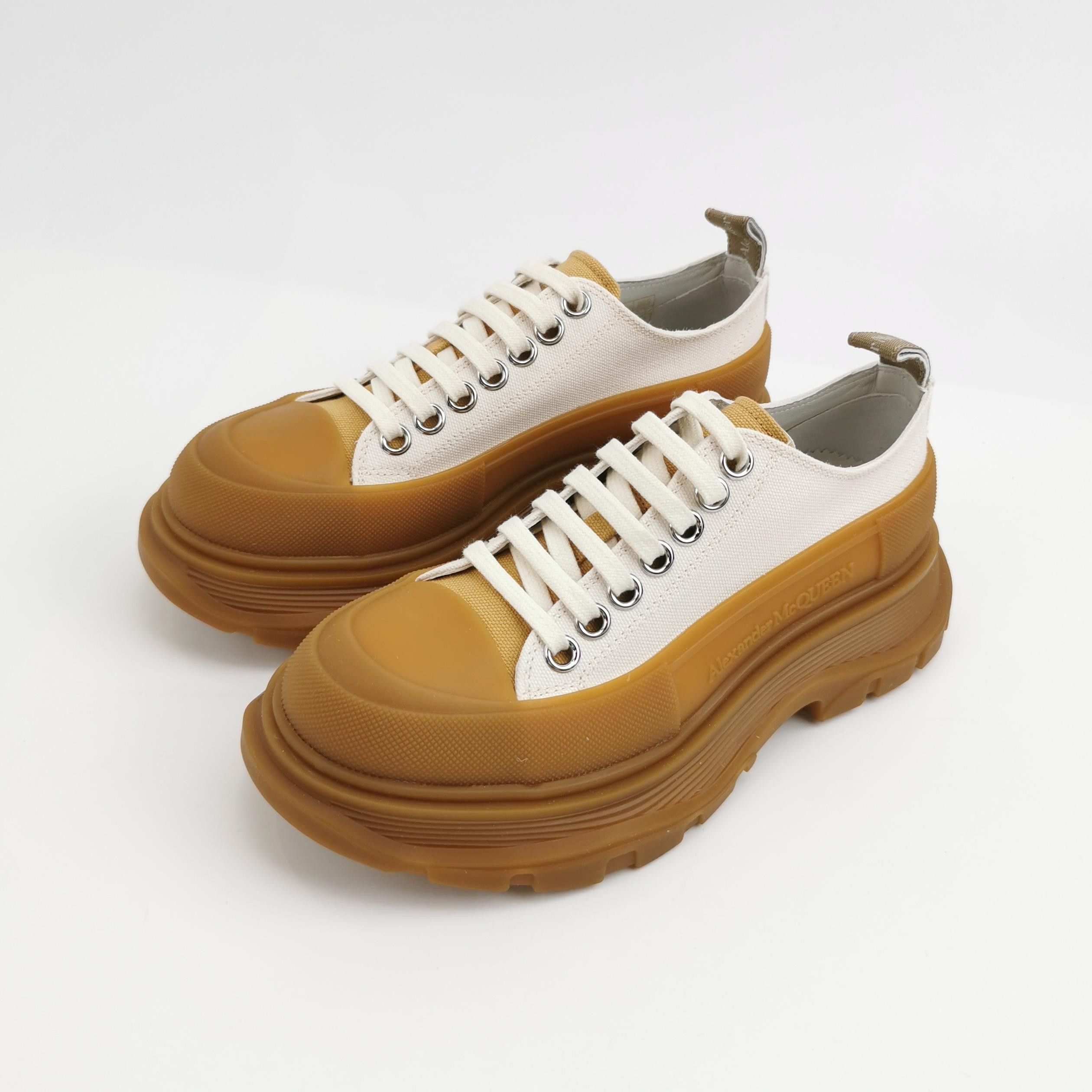Alexander McQueen Alexander McQueen Women 6 Lowtop Sneakers Size US 6 / IT 36 - 2 Thumbnail