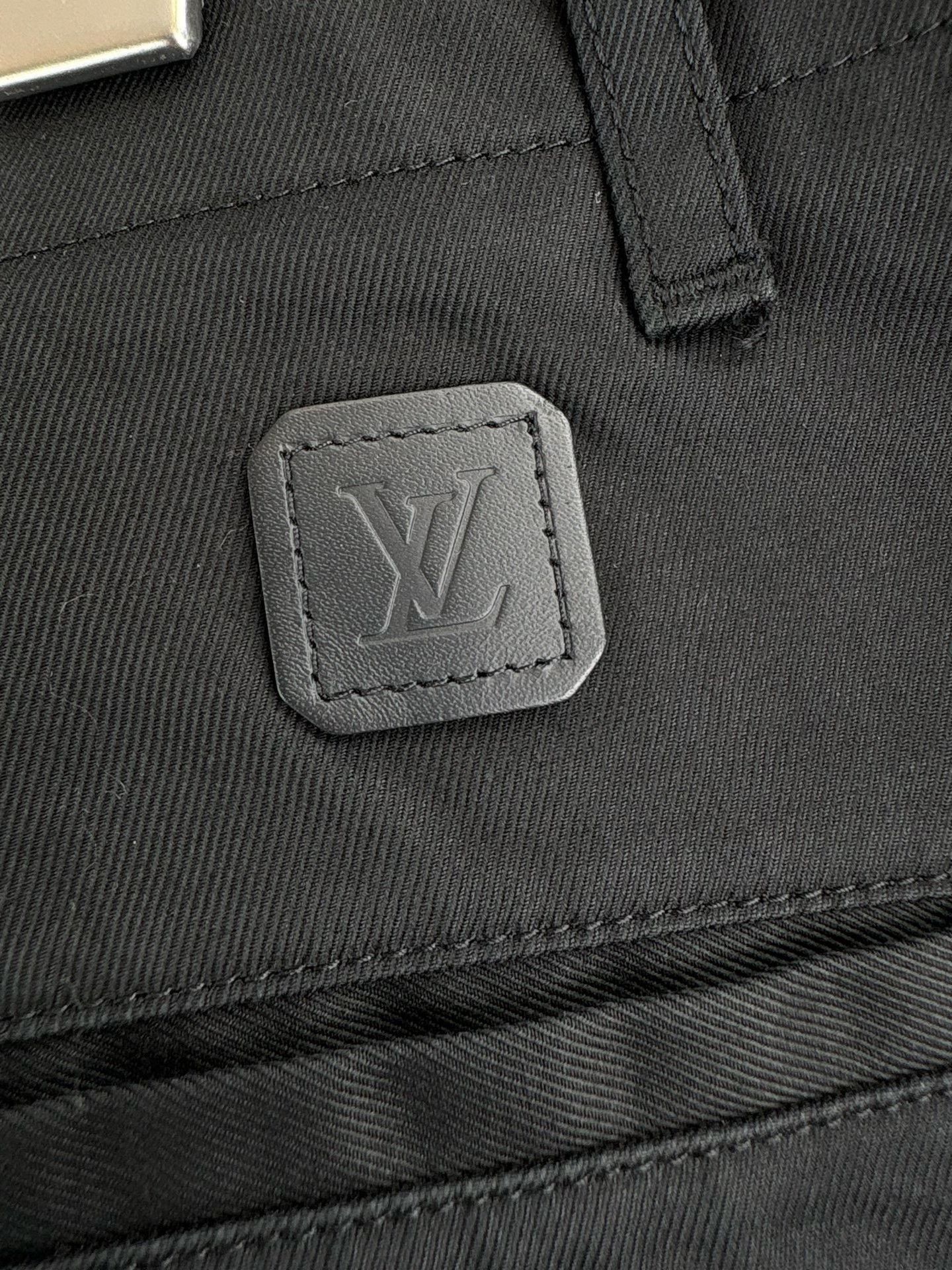 Louis Vuitton Louis Vuitton Leather Patch Denim Pants Size 48 Size US 32 / EU 48 - 4 Thumbnail
