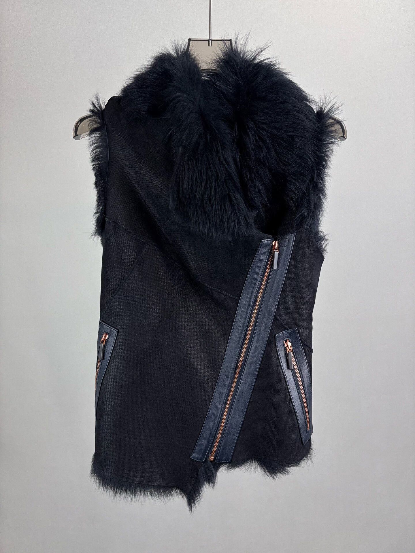 Karl Donoghue Karl Donoghue Shearling Fur Trim Vest US 6 Size M / US 6-8 / IT 42-44 - 2 Thumbnail