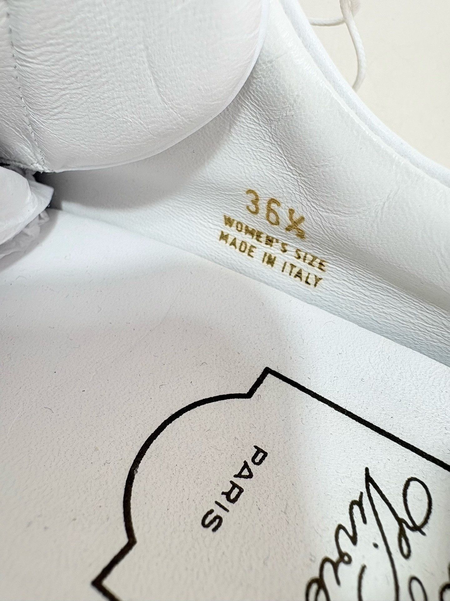 Roger Vivier Roger Vivier Crystal Sunflower Buckle Sneakers 36.5 Size US 6.5 / IT 36.5 - 8 Thumbnail