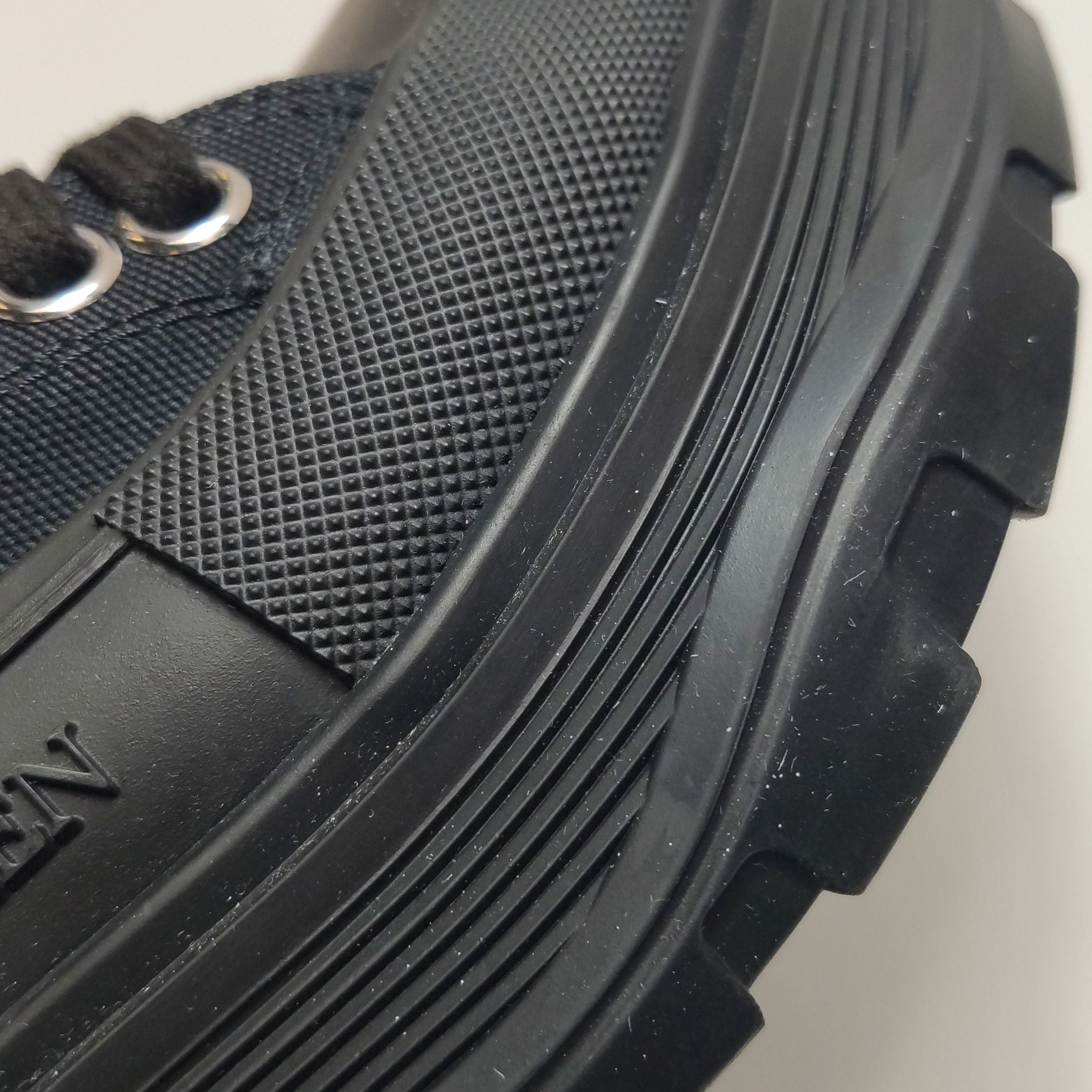 Alexander McQueen Alexander McQueen Women 5 Lowtop Sneakers Size US 5 / IT 35 - 7 Thumbnail