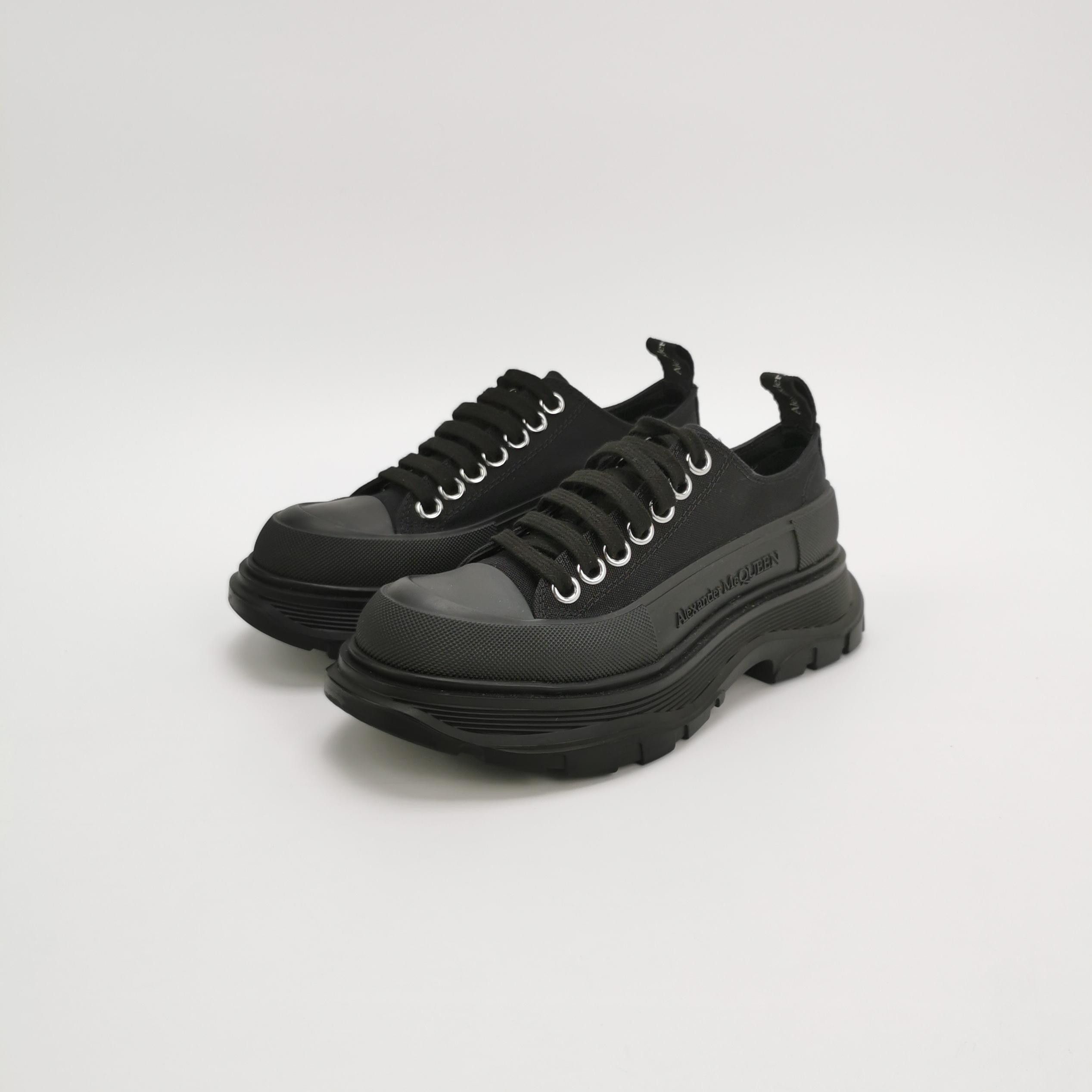 Alexander McQueen Alexander McQueen Women 5 Lowtop Sneakers Size US 5 / IT 35 - 2 Thumbnail