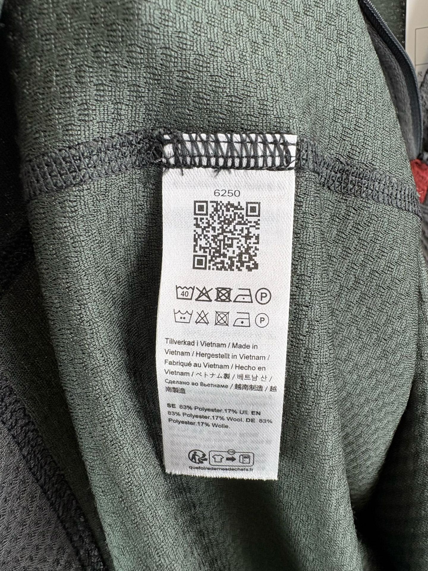 Klattermusen Klattermusen Wool Blend Quarter Zip Technical Top L Size US L / EU 52-54 / 3 - 5 Thumbnail