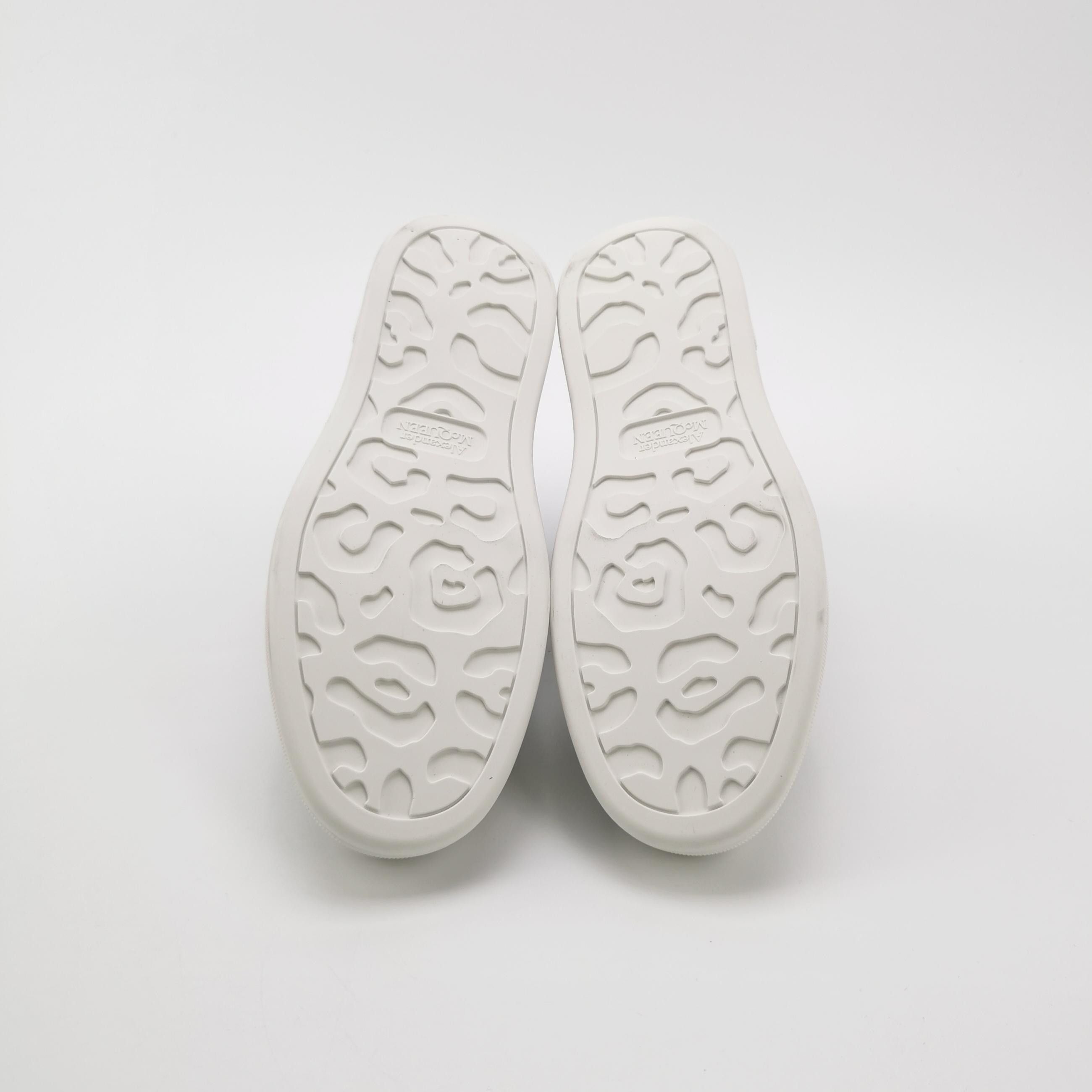 Alexander McQueen Alexander McQueen Women 6 Lowtop Sneakers Size US 6 / IT 36 - 5 Thumbnail