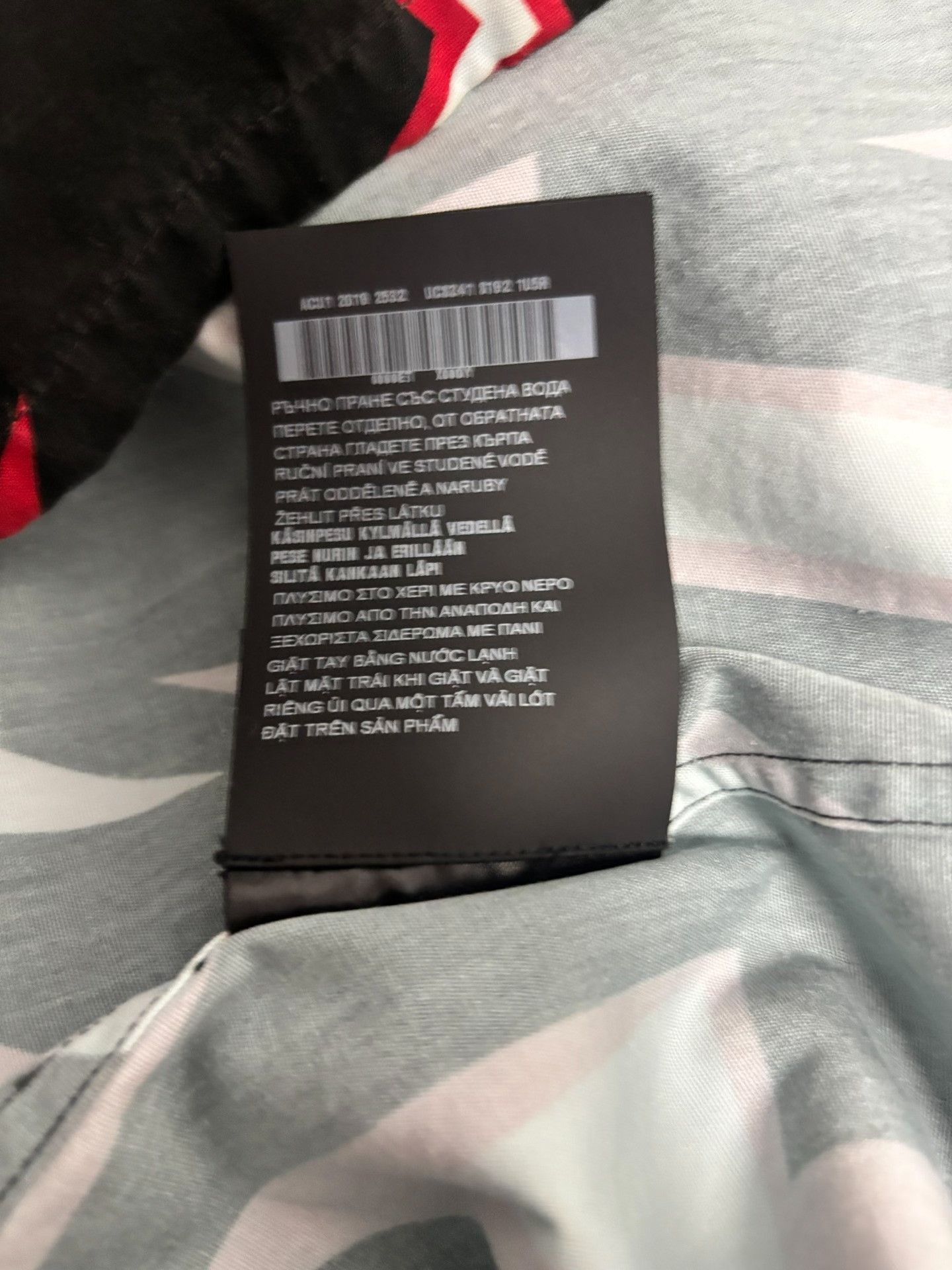 Prada Prada Lightning Heart Graphic Shirt Size M Size US M / EU 48-50 / 2 - 6 Thumbnail