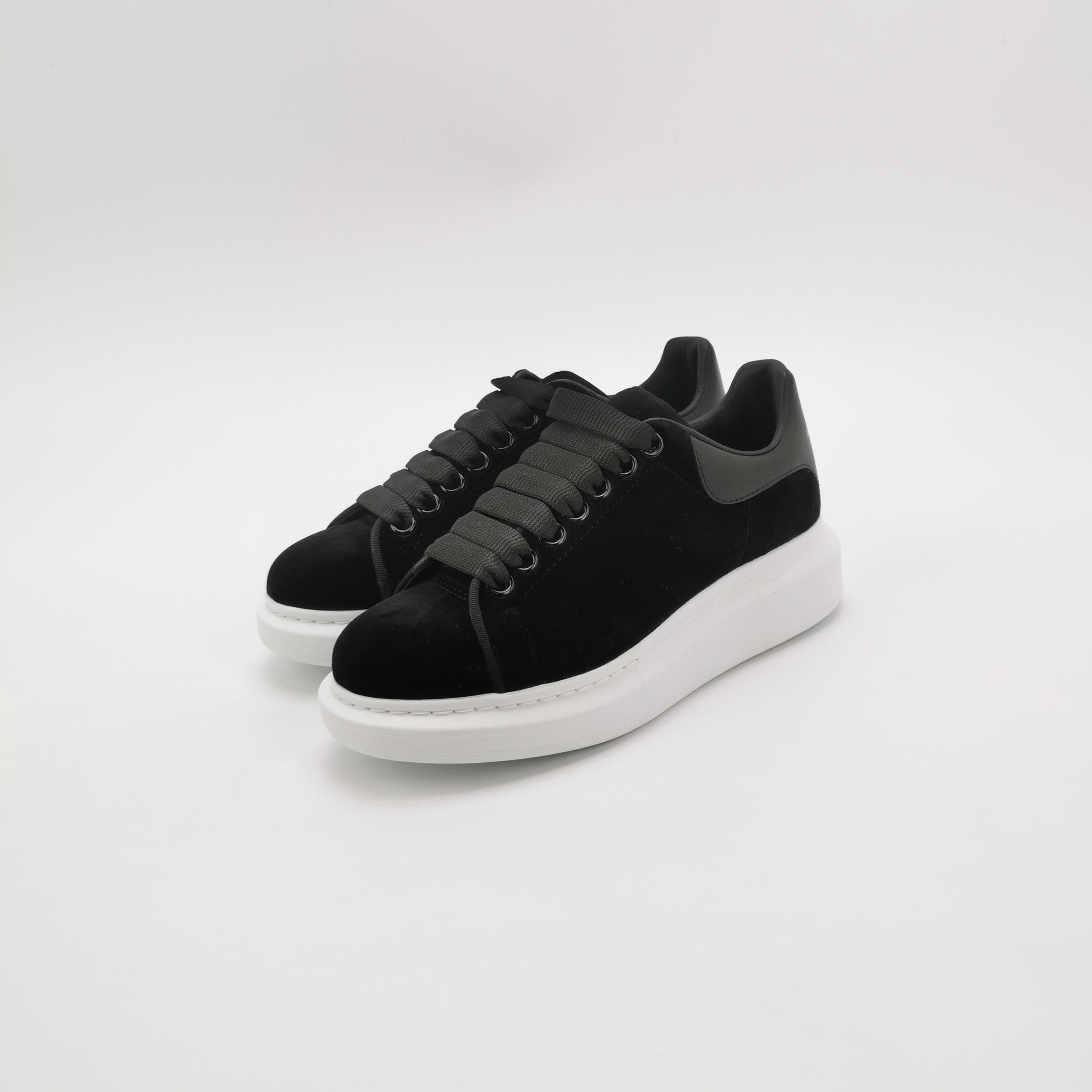 Alexander McQueen Alexander McQueen Women 5 Lowtop Sneakers Size US 5 / IT 35 - 2 Thumbnail