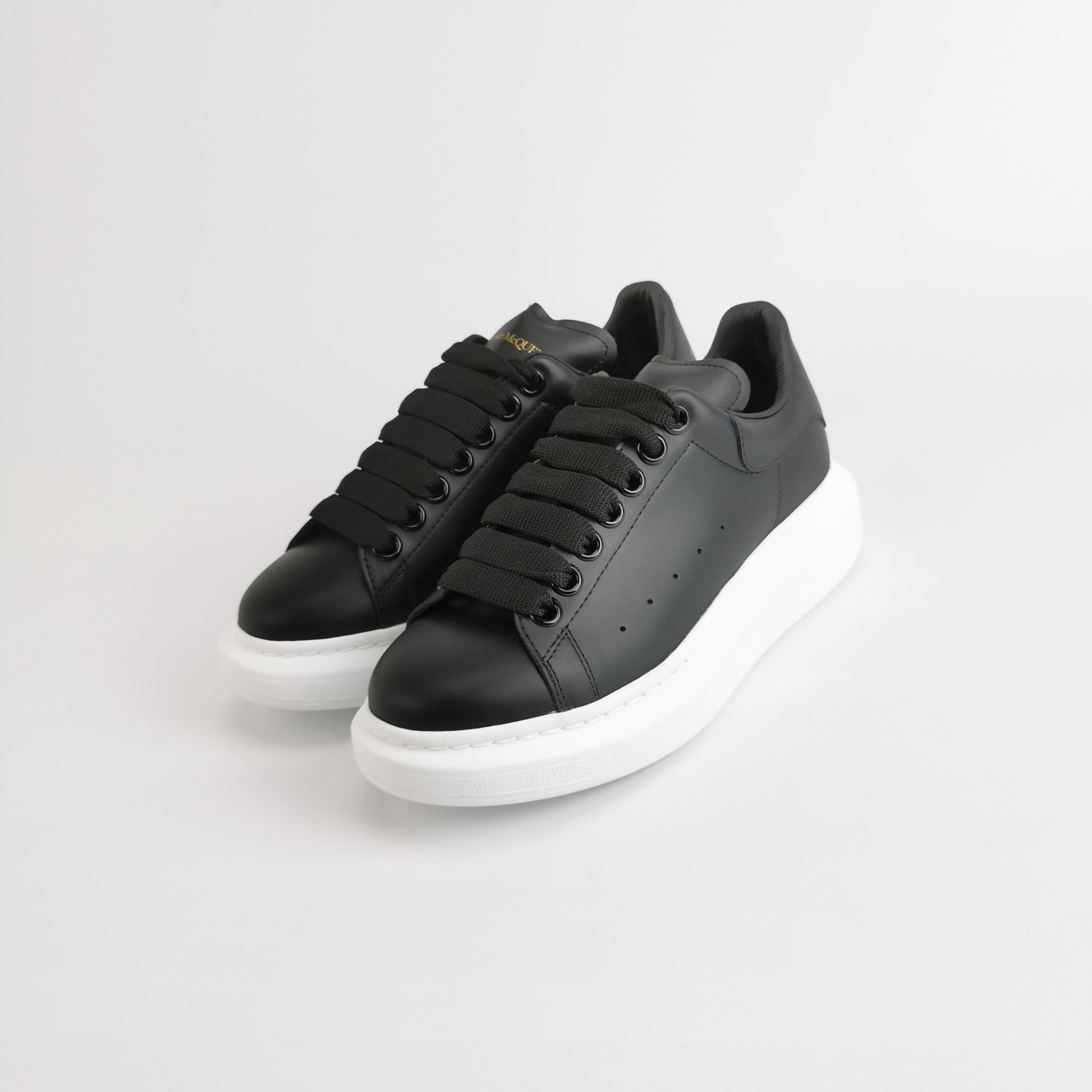 Alexander McQueen Alexander McQueen Women 5 Lowtop Sneakers Size US 5 / IT 35 - 2 Thumbnail