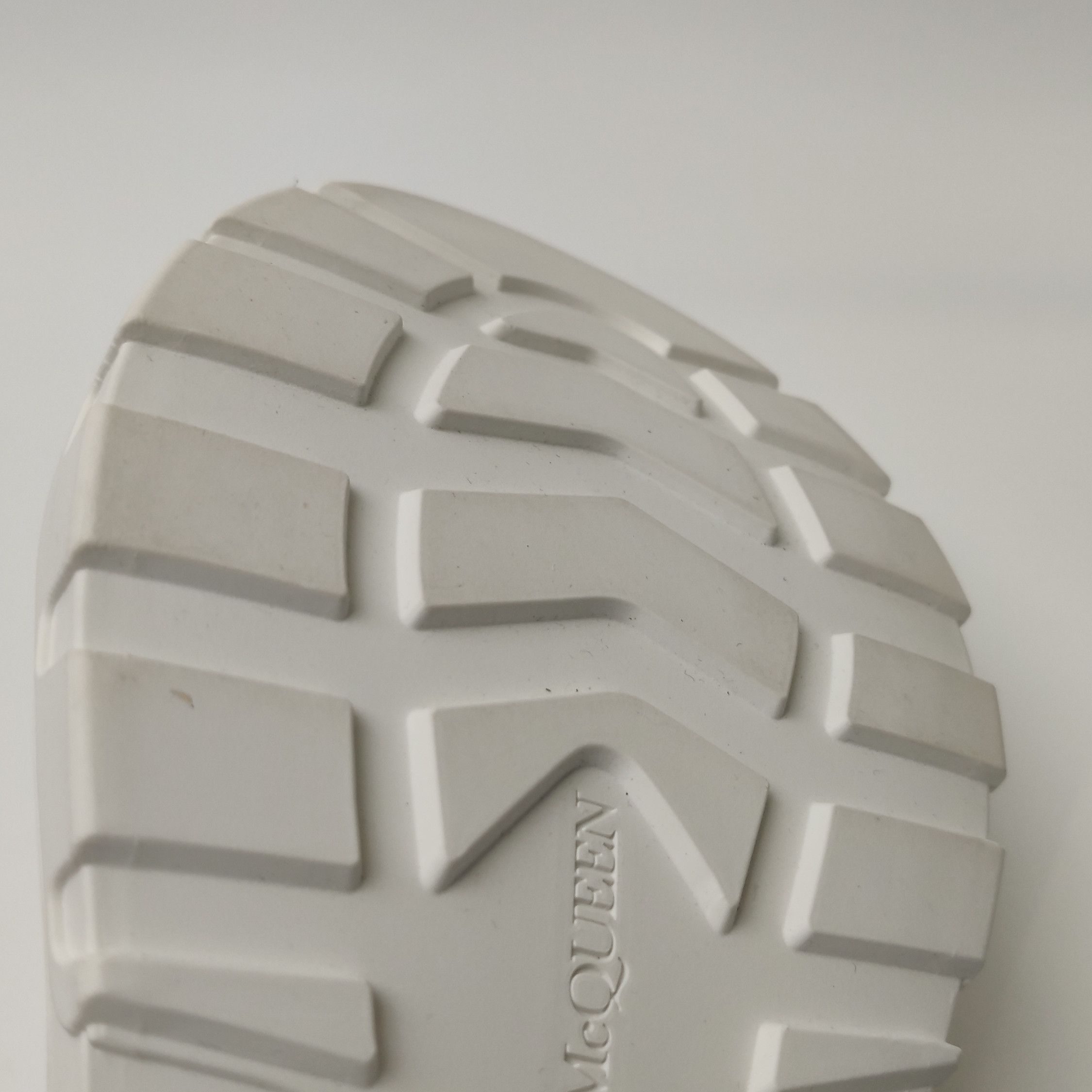 Alexander McQueen Alexander McQueen Women 6 Lowtop Sneakers Size US 6 / IT 36 - 10 Thumbnail