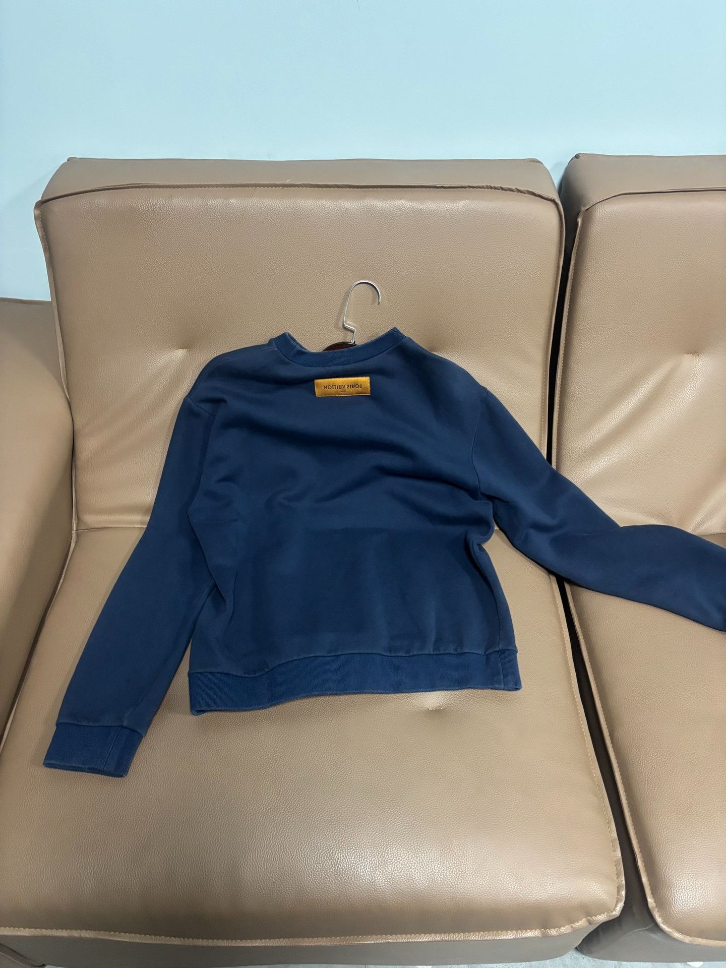 Louis Vuitton Louis Vuitton Dot Logo Sweatshirt S Size US S / EU 44-46 / 1 - 3 Thumbnail