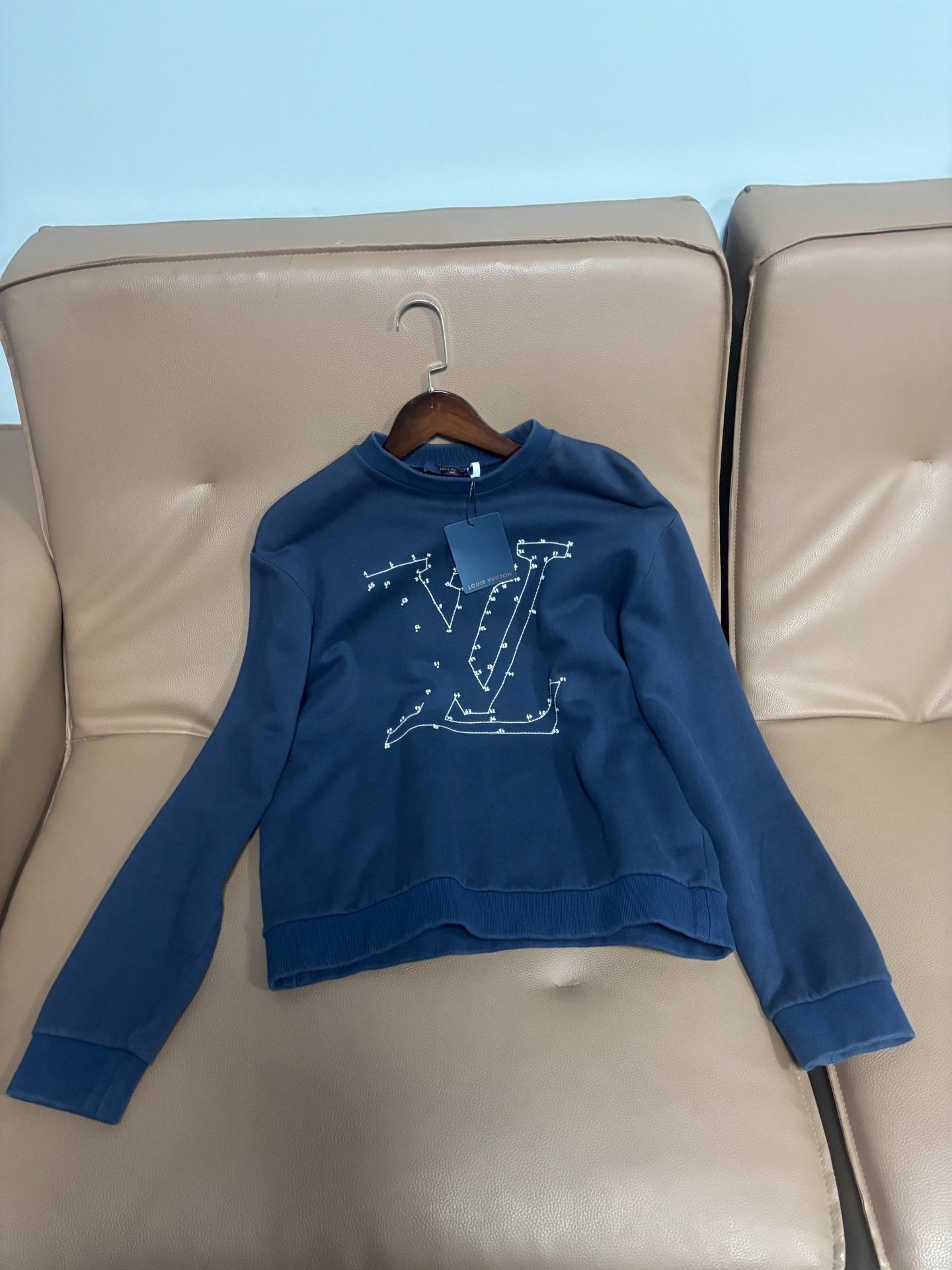 Louis Vuitton Louis Vuitton Dot Logo Sweatshirt S Size US S / EU 44-46 / 1 - 2 Thumbnail