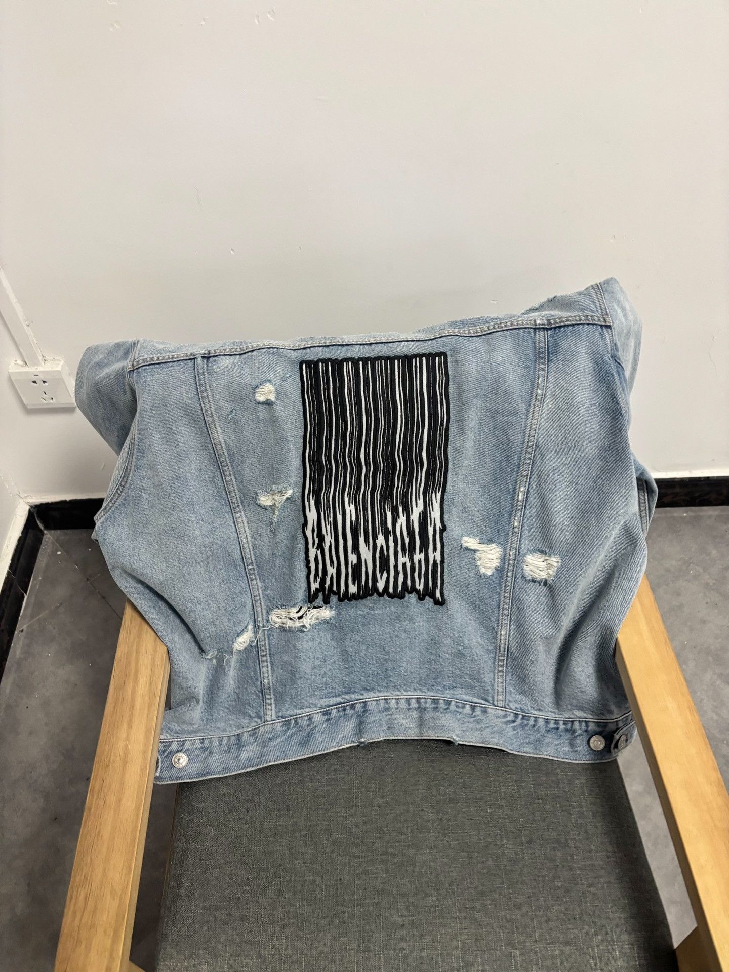 Balenciaga Balenciaga Barcode Distressed Denim Jacket S Size US S / EU 44-46 / 1 - 3 Thumbnail