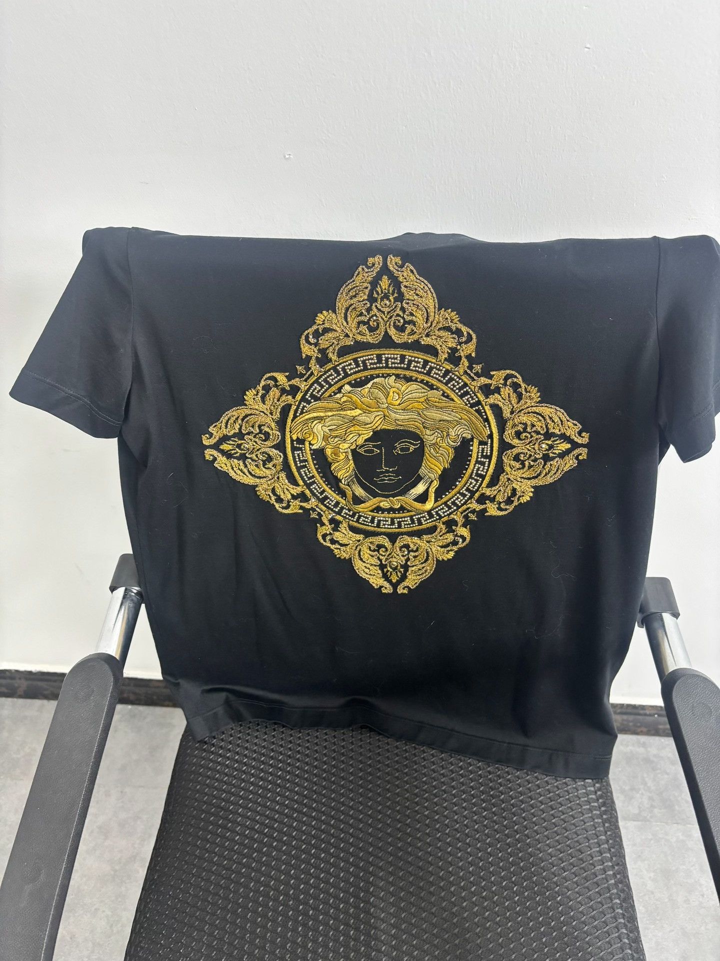 Versace Versace Medusa Gold Embroidery T-Shirt US S Size US S / EU 44-46 / 1 - 2 Thumbnail