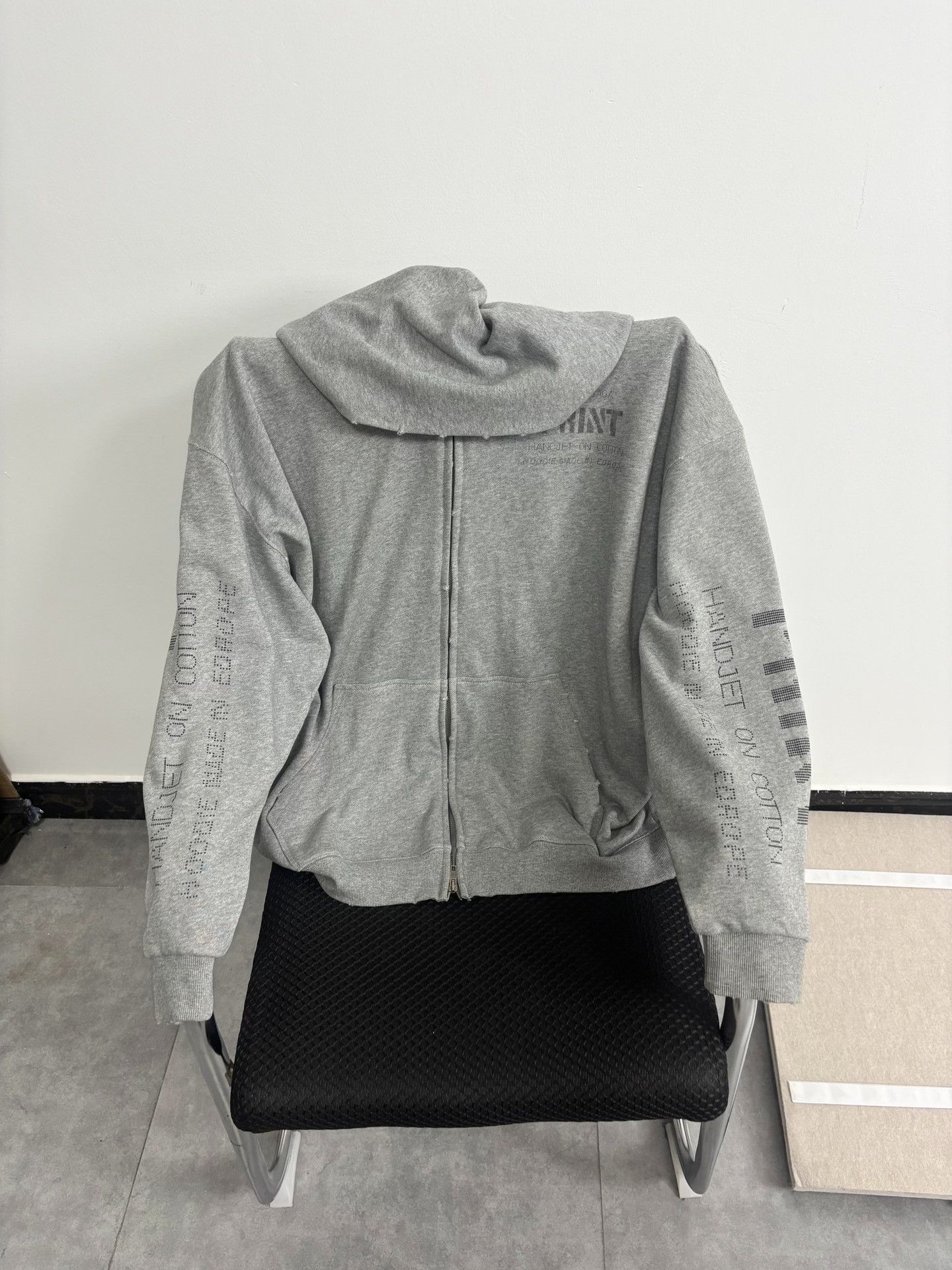 Balenciaga Balenciaga Distressed Print Zip Hoodie Size L Size US L / EU 52-54 / 3 - 2 Thumbnail
