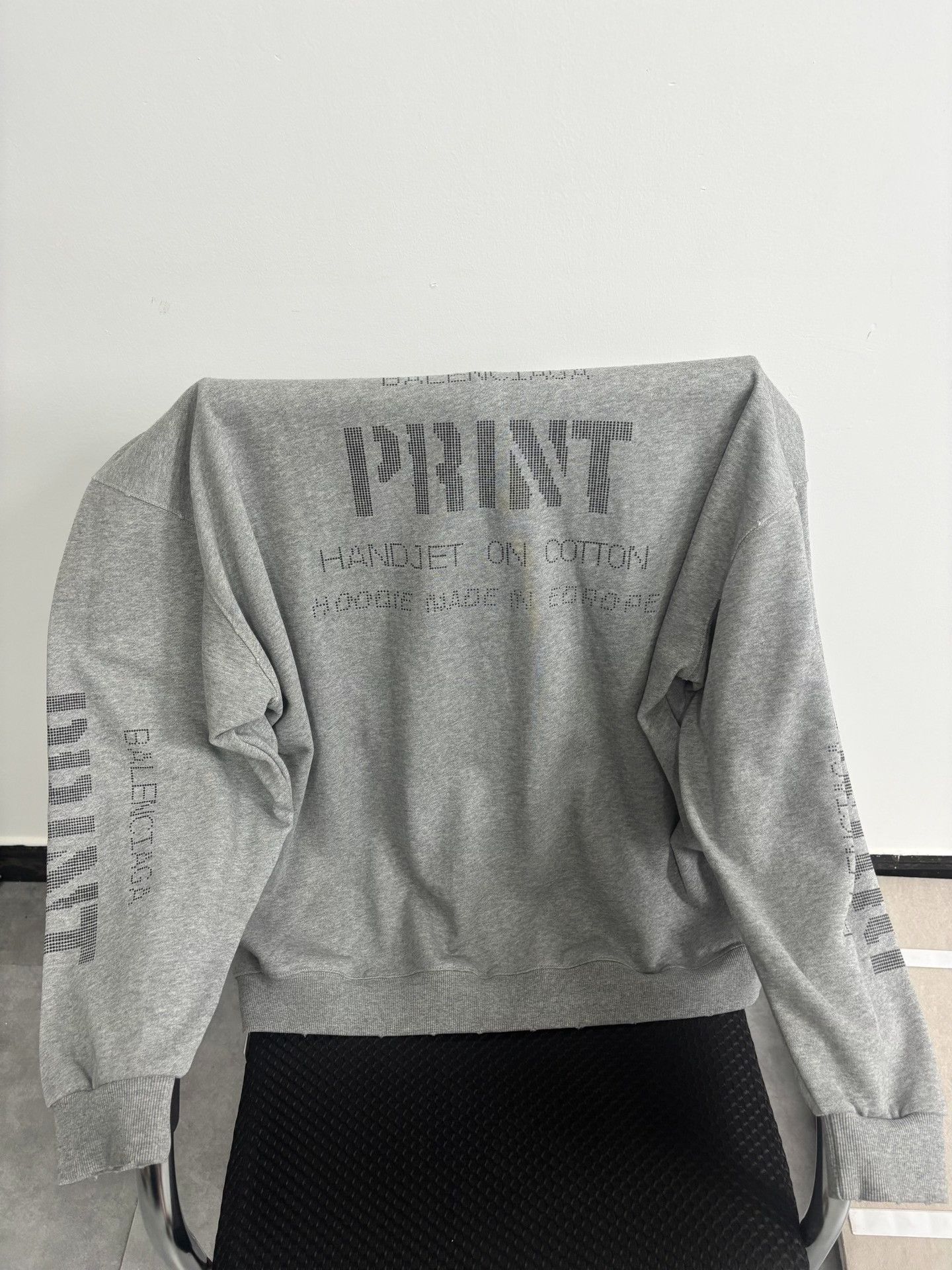 Balenciaga Balenciaga Distressed Print Zip Hoodie Size L Size US L / EU 52-54 / 3 - 3 Thumbnail
