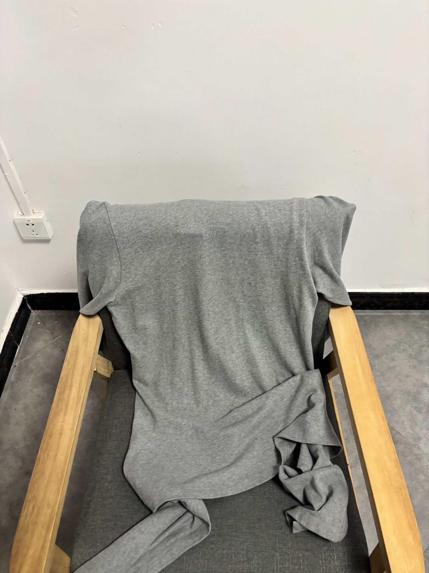 Balenciaga Balenciaga Runway Grey Long Sleeve T-Shirt Size S Size US S / EU 44-46 / 1 - 3 Thumbnail