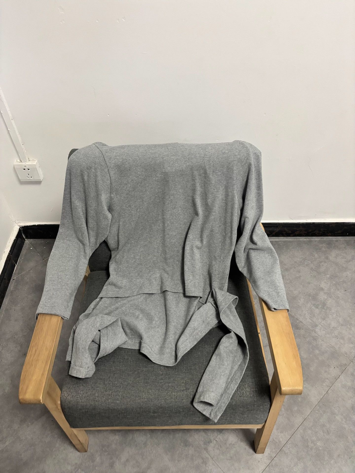 Balenciaga Balenciaga Runway Grey Long Sleeve T-Shirt Size S Size US S / EU 44-46 / 1 - 2 Thumbnail