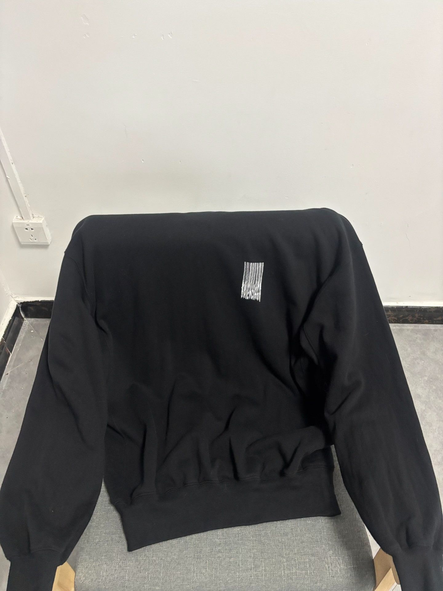 Balenciaga Balenciaga Barcode Graphic Sweatshirt S Size US S / EU 44-46 / 1 - 2 Thumbnail