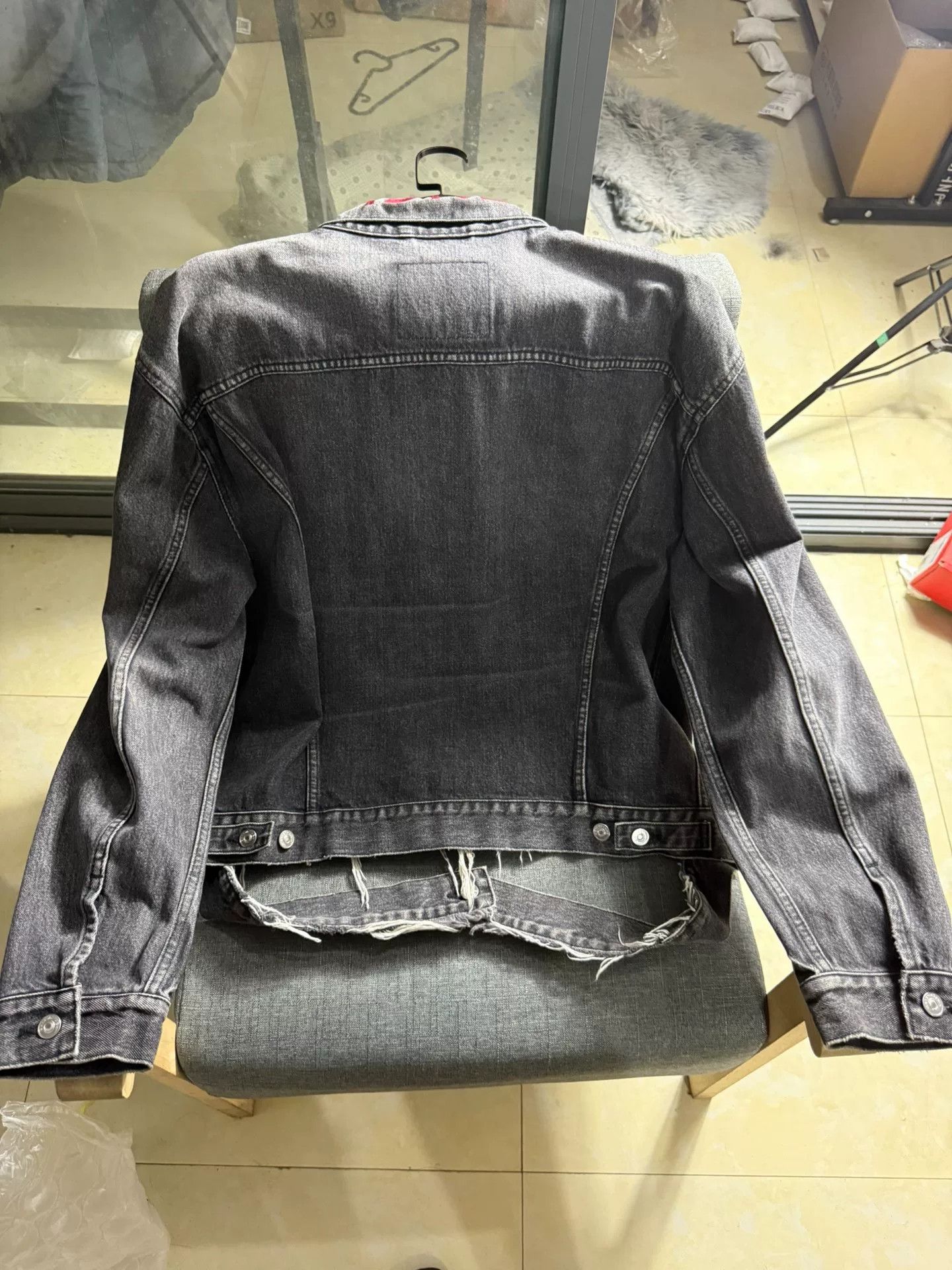 Balenciaga Balenciaga Distressed Logo Collar Denim Jacket 36 Size XS / US 0-2 / IT 36-38 - 6 Thumbnail