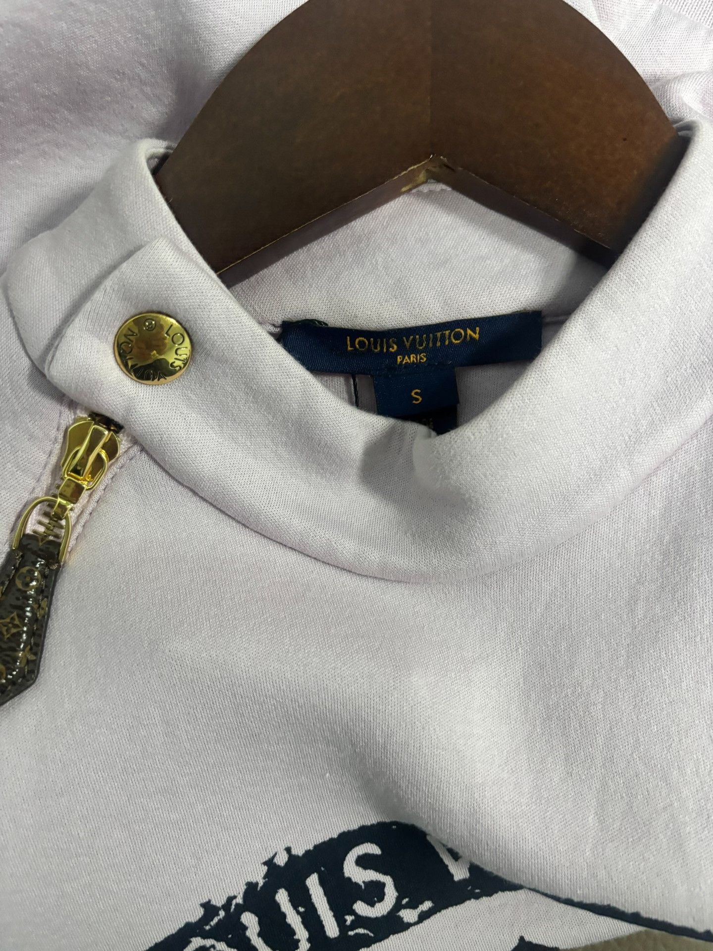 Louis Vuitton Louis Vuitton Shield Logo Sweatshirt S Size S / US 4 / IT 40 - 4 Thumbnail