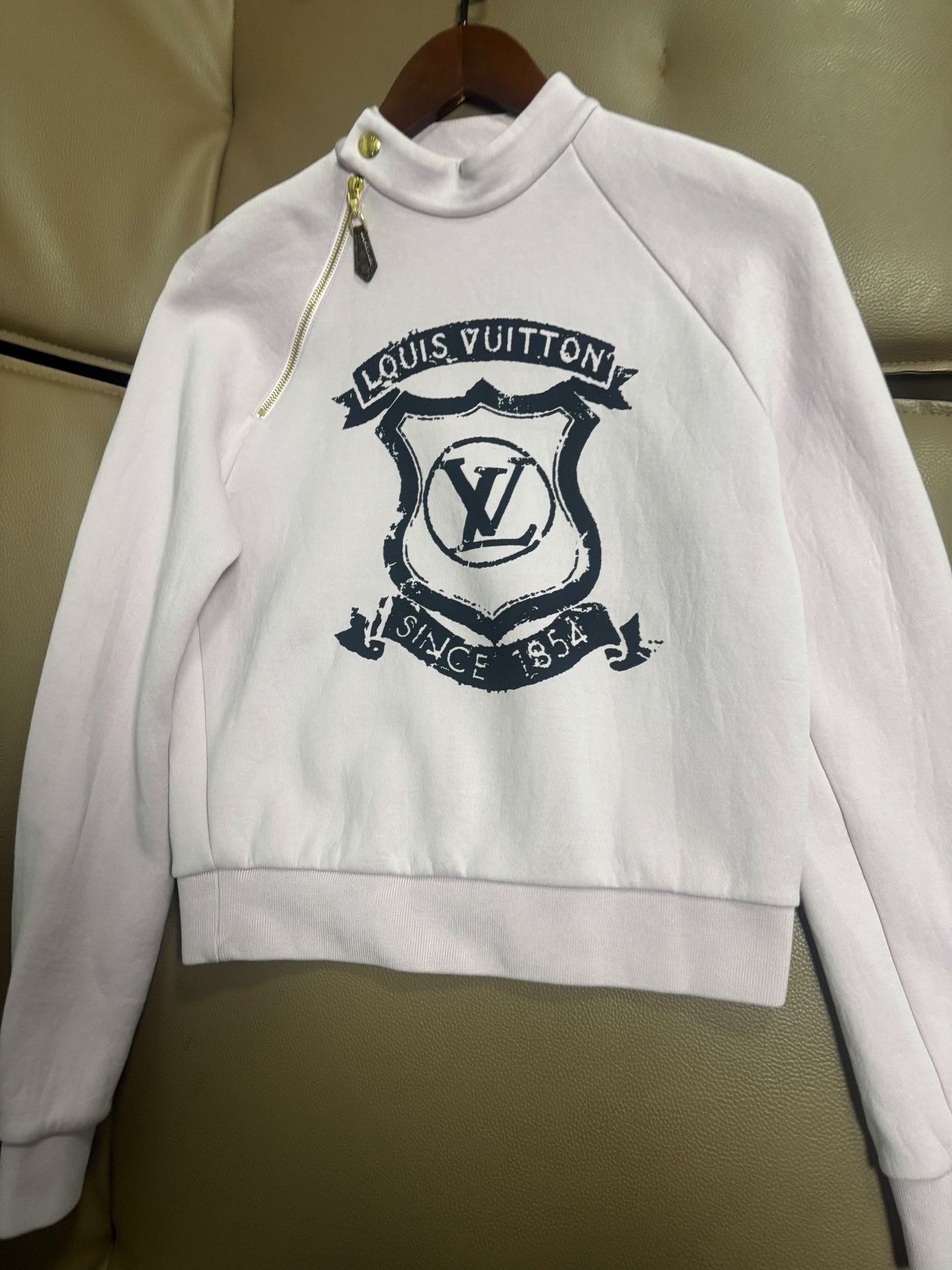 Louis Vuitton Louis Vuitton Shield Logo Sweatshirt S Size S / US 4 / IT 40 - 2 Thumbnail