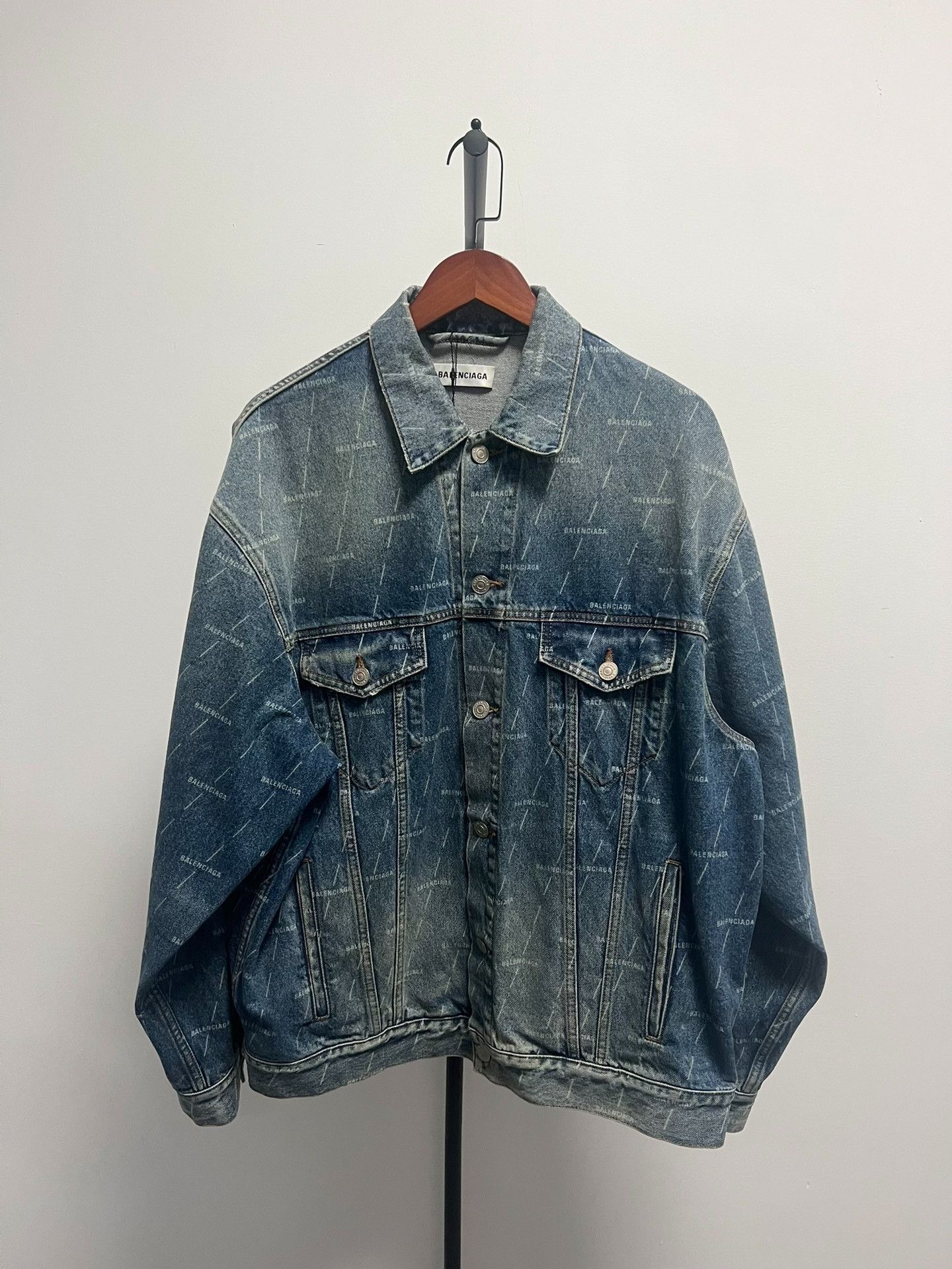 Balenciaga Balenciaga All Over Logo Denim Jacket FR 34 Size XS / US 0-2 / IT 36-38 - 2 Thumbnail