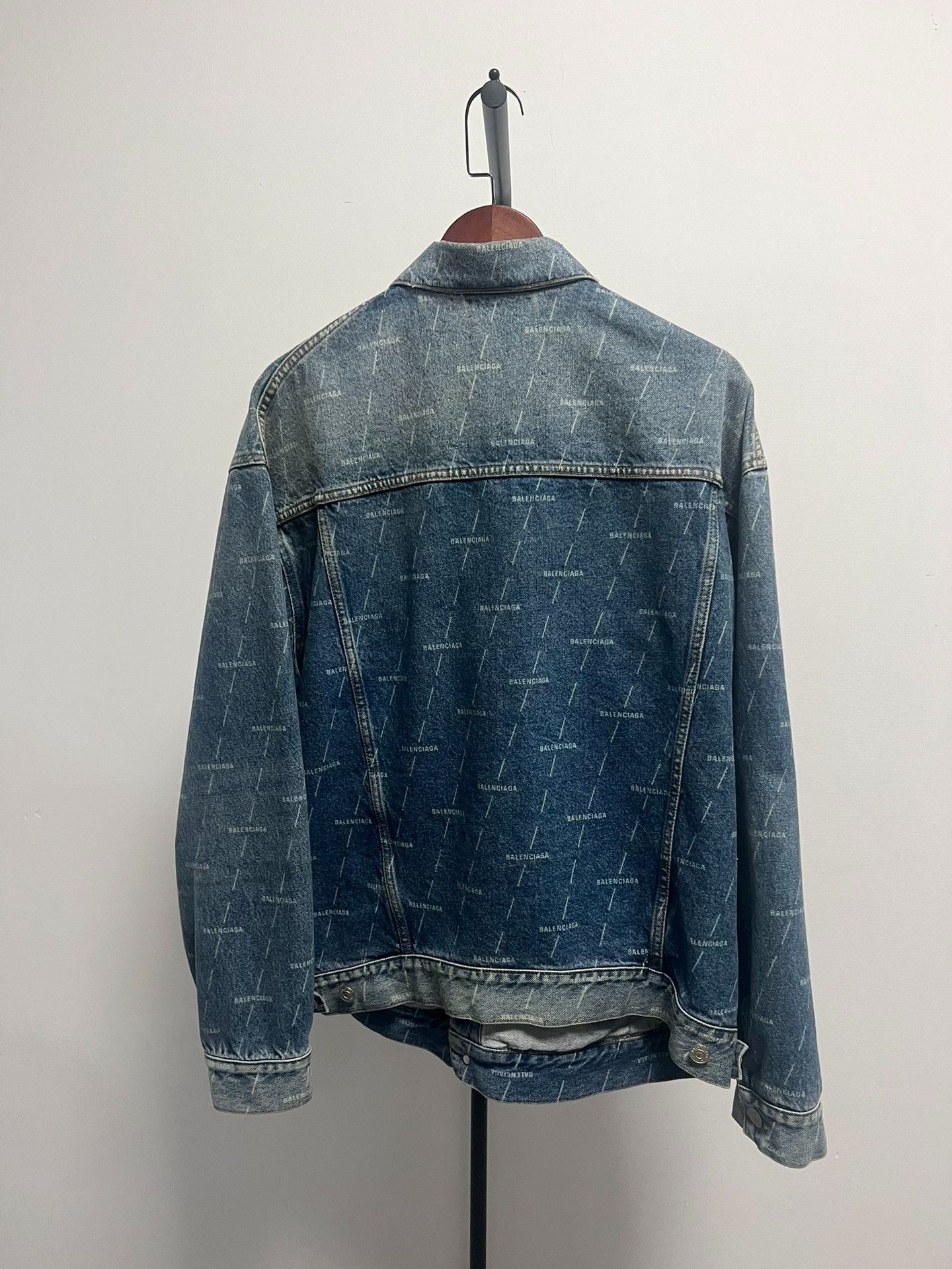 Balenciaga Balenciaga All Over Logo Denim Jacket FR 34 Size XS / US 0-2 / IT 36-38 - 3 Thumbnail