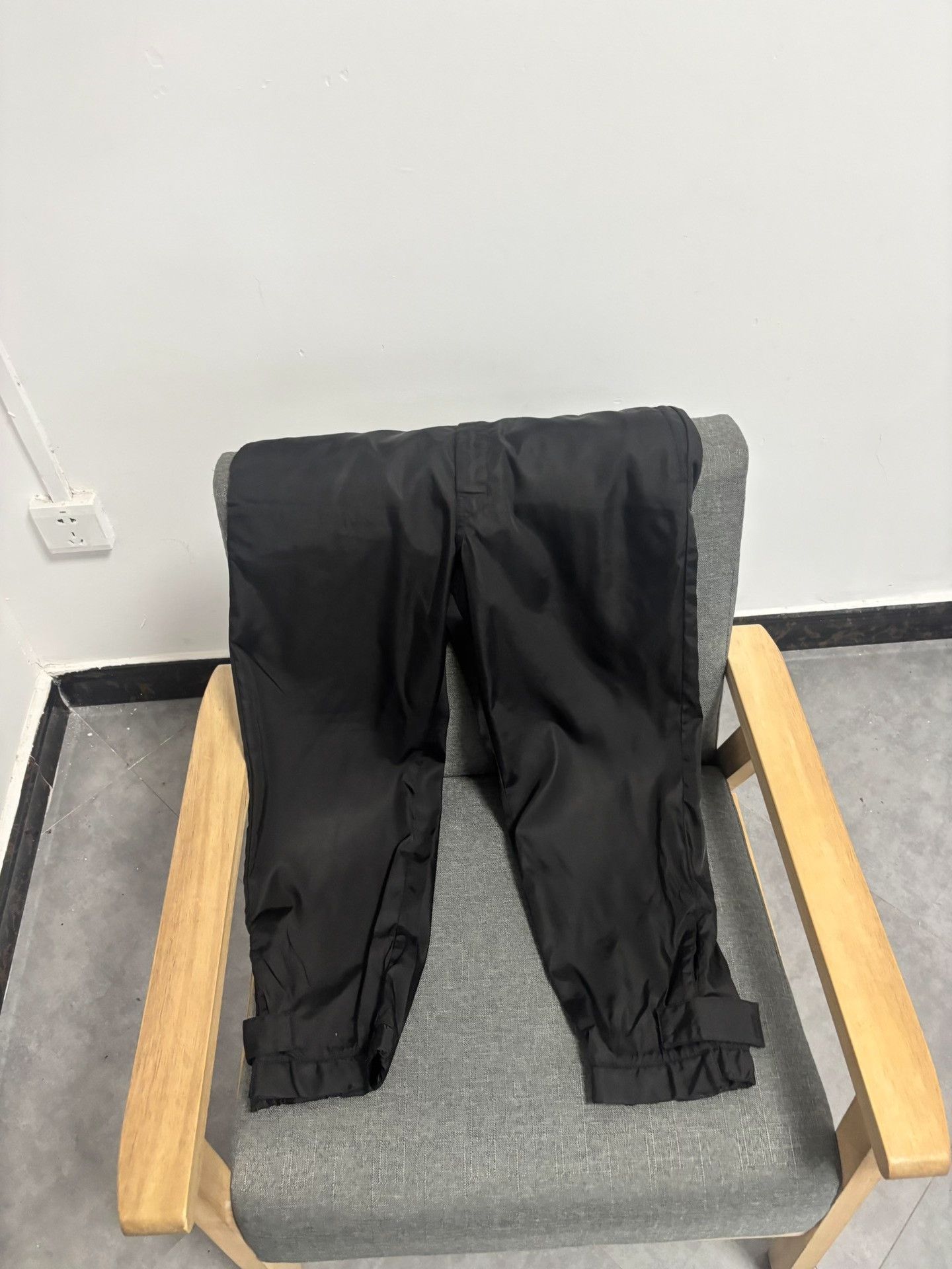 Prada Prada Triangle Logo Nylon Pants Size 28 Size US 28 / EU 44 - 2 Thumbnail