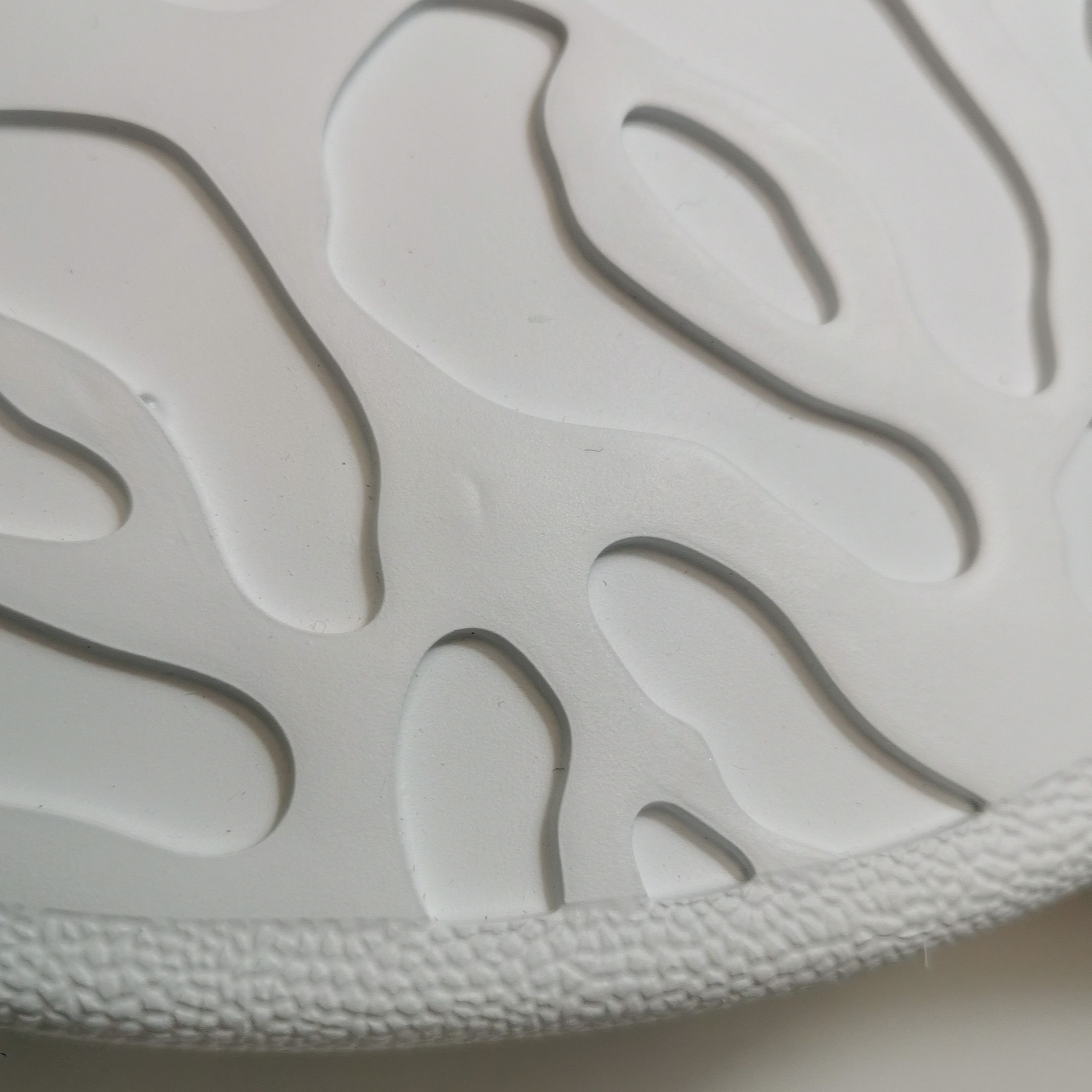 Alexander McQueen Alexander McQueen Women 6 Lowtop Sneakers Size US 6 / IT 36 - 14 Thumbnail