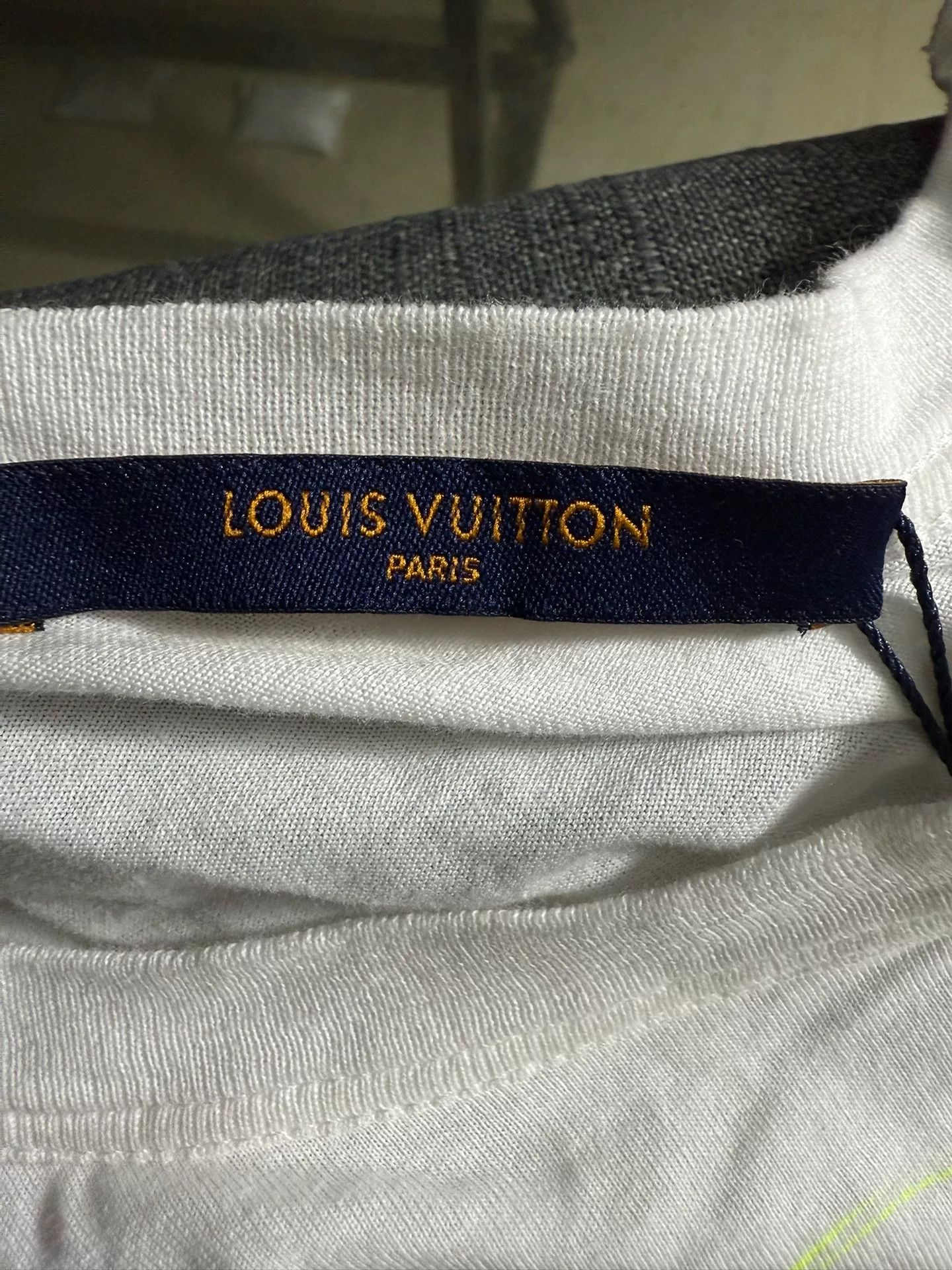 Louis Vuitton Louis Vuitton Forever Neon Print T-Shirt L Size US L / EU 52-54 / 3 - 3 Thumbnail