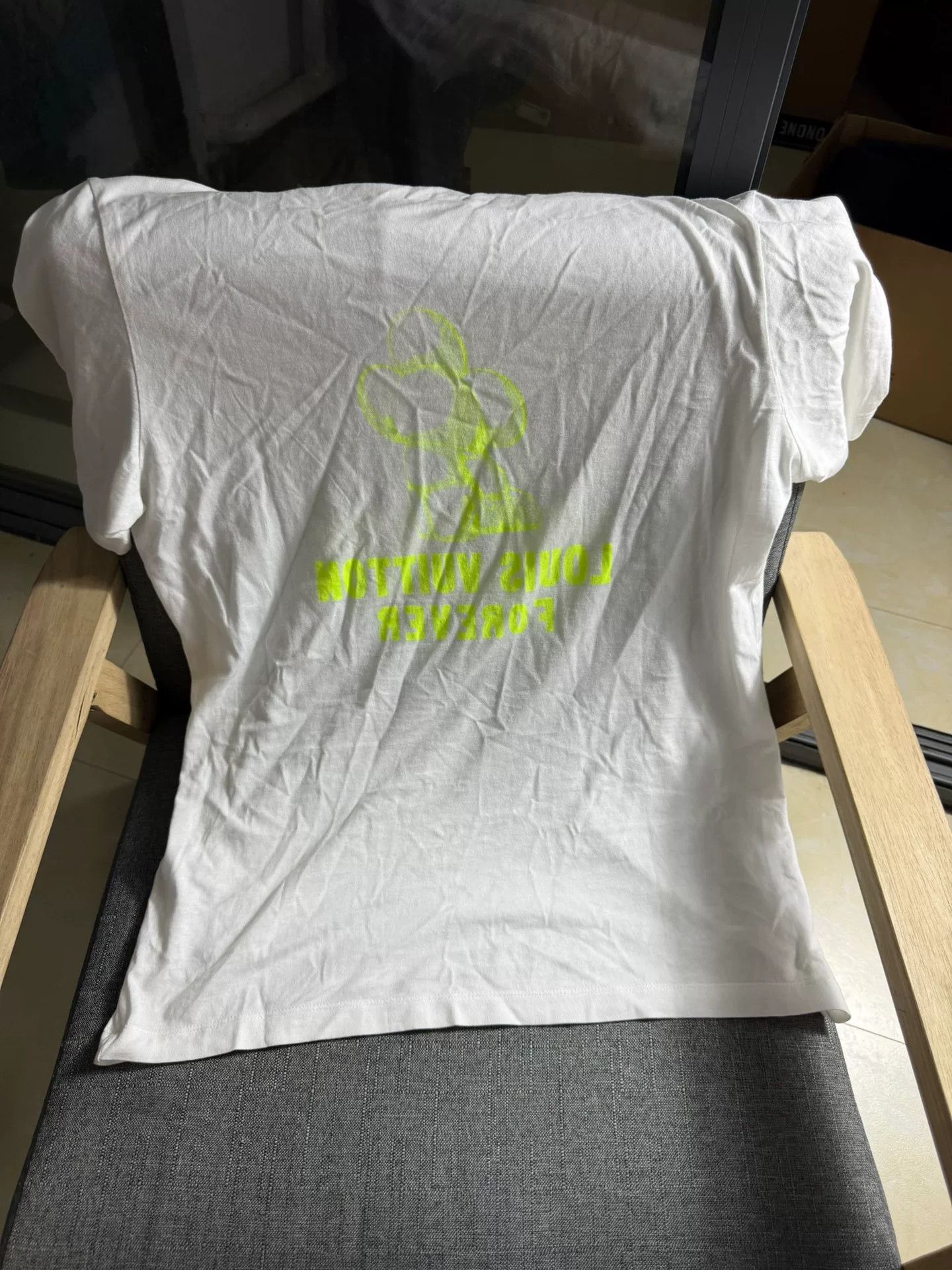 Louis Vuitton Louis Vuitton Forever Neon Print T-Shirt L Size US L / EU 52-54 / 3 - 6 Thumbnail