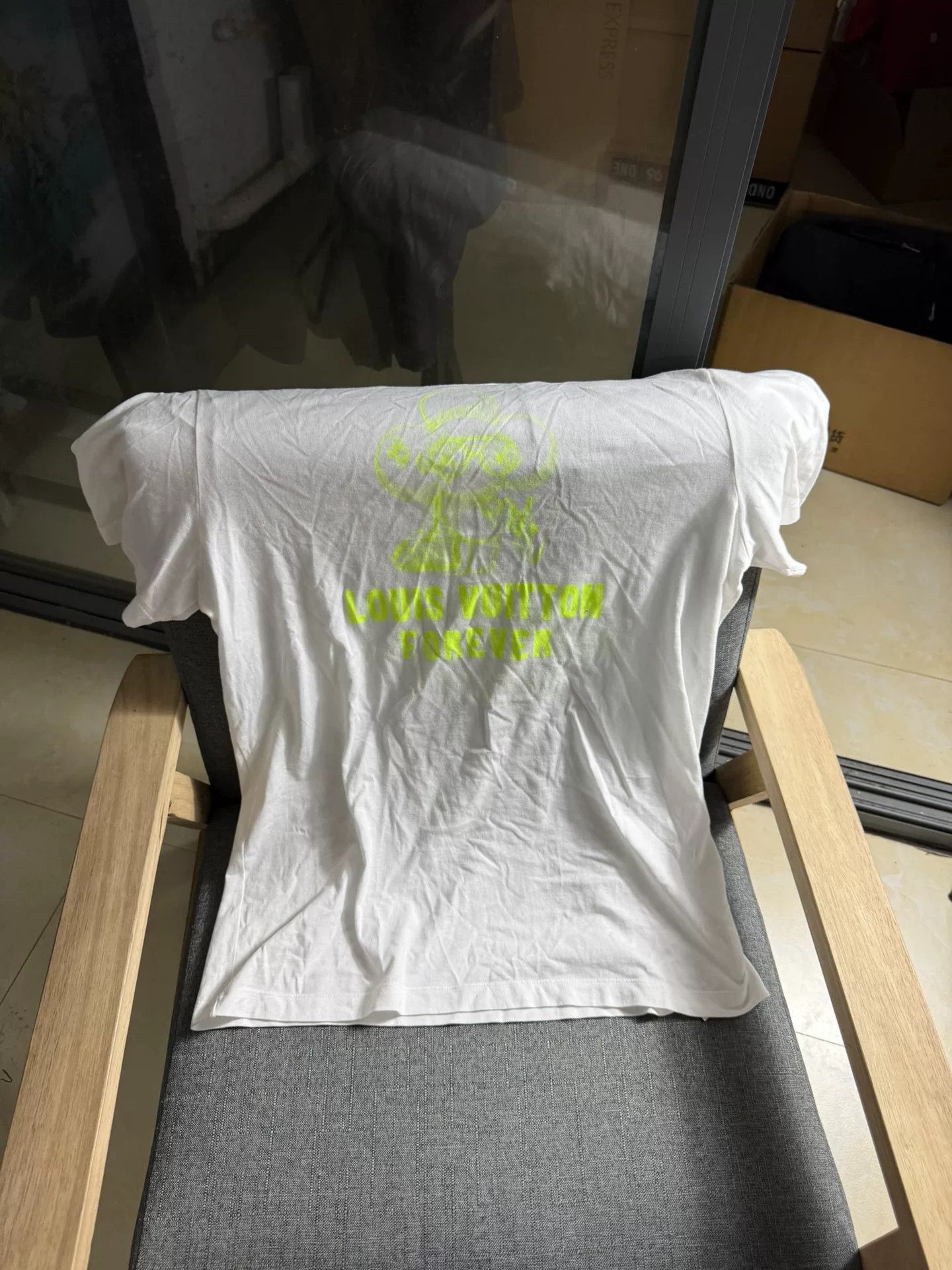 Louis Vuitton Louis Vuitton Forever Neon Print T-Shirt L Size US L / EU 52-54 / 3 - 2 Thumbnail