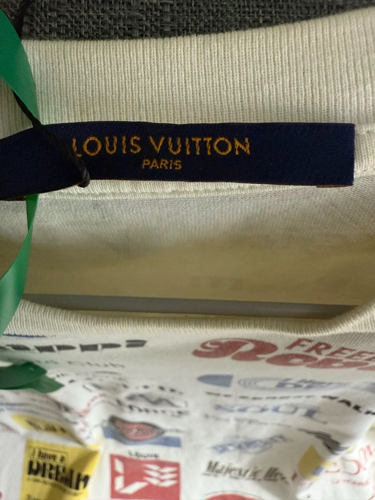 Louis Vuitton Louis Vuitton Multi Logo Graphic T-Shirt L Size US L / EU 52-54 / 3 - 3 Thumbnail
