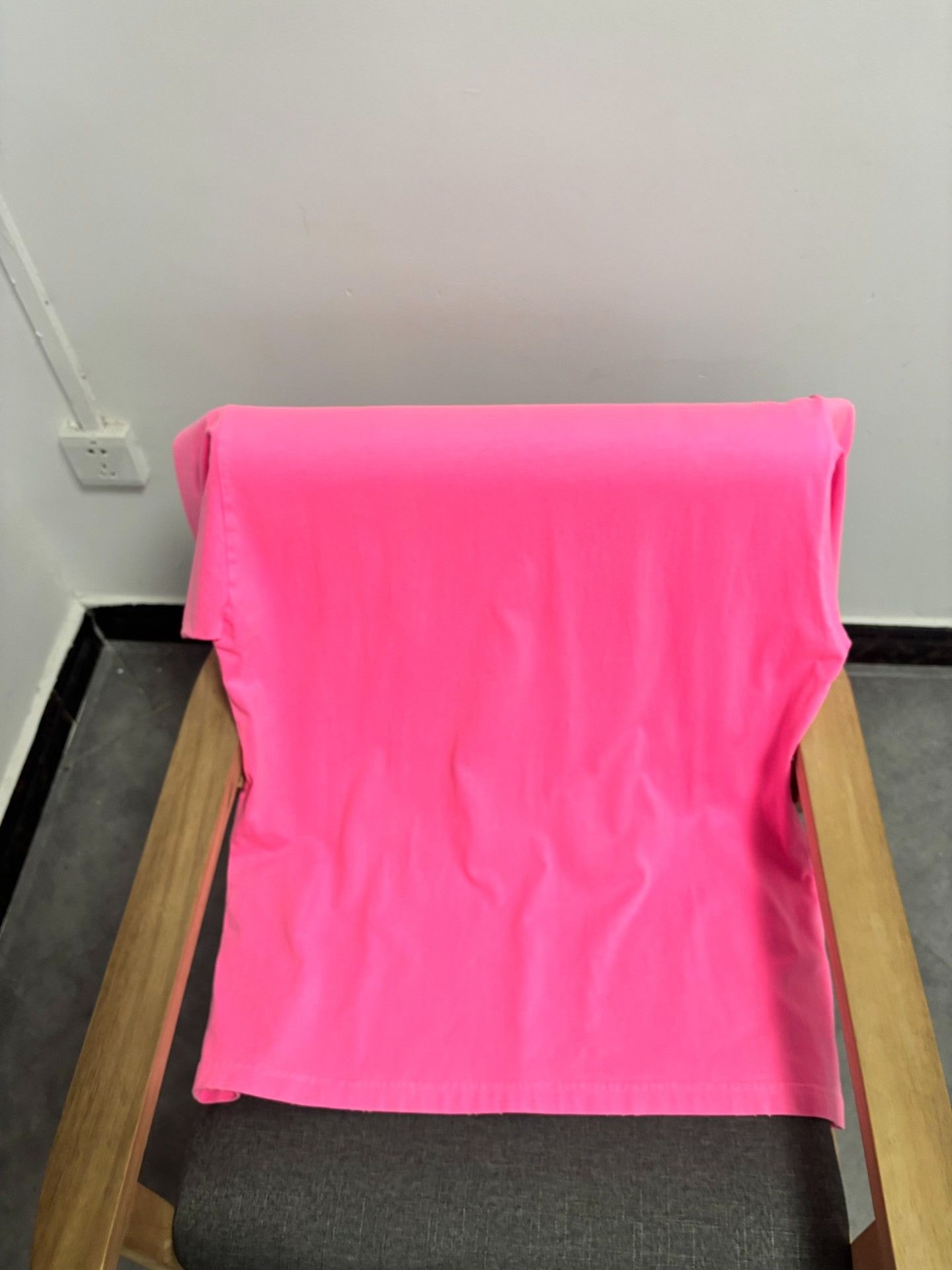 Balenciaga Balenciaga Pink Crest Graphic T-Shirt S Size US S / EU 44-46 / 1 - 3 Thumbnail