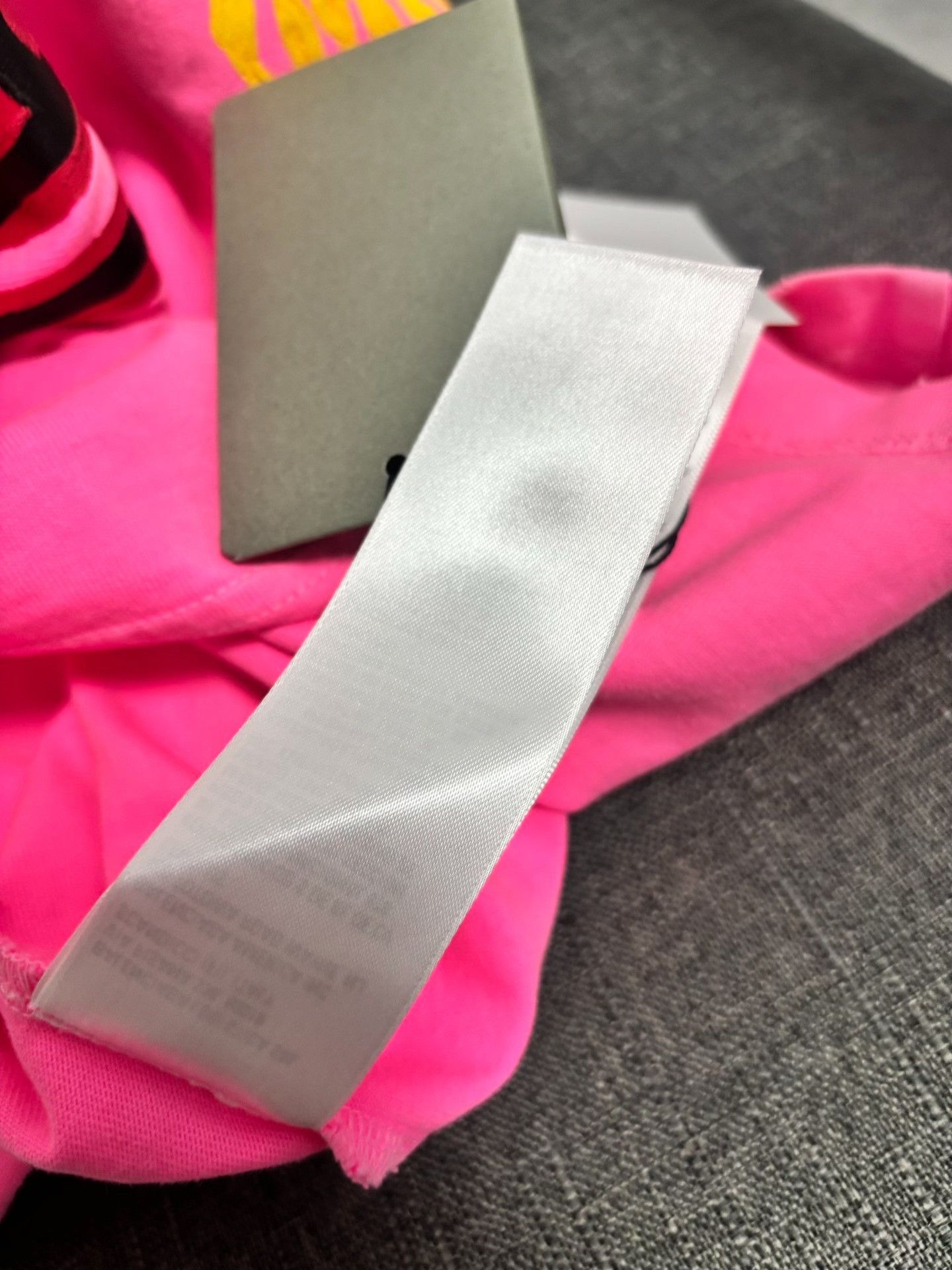 Balenciaga Balenciaga Pink Crest Graphic T-Shirt S Size US S / EU 44-46 / 1 - 6 Thumbnail