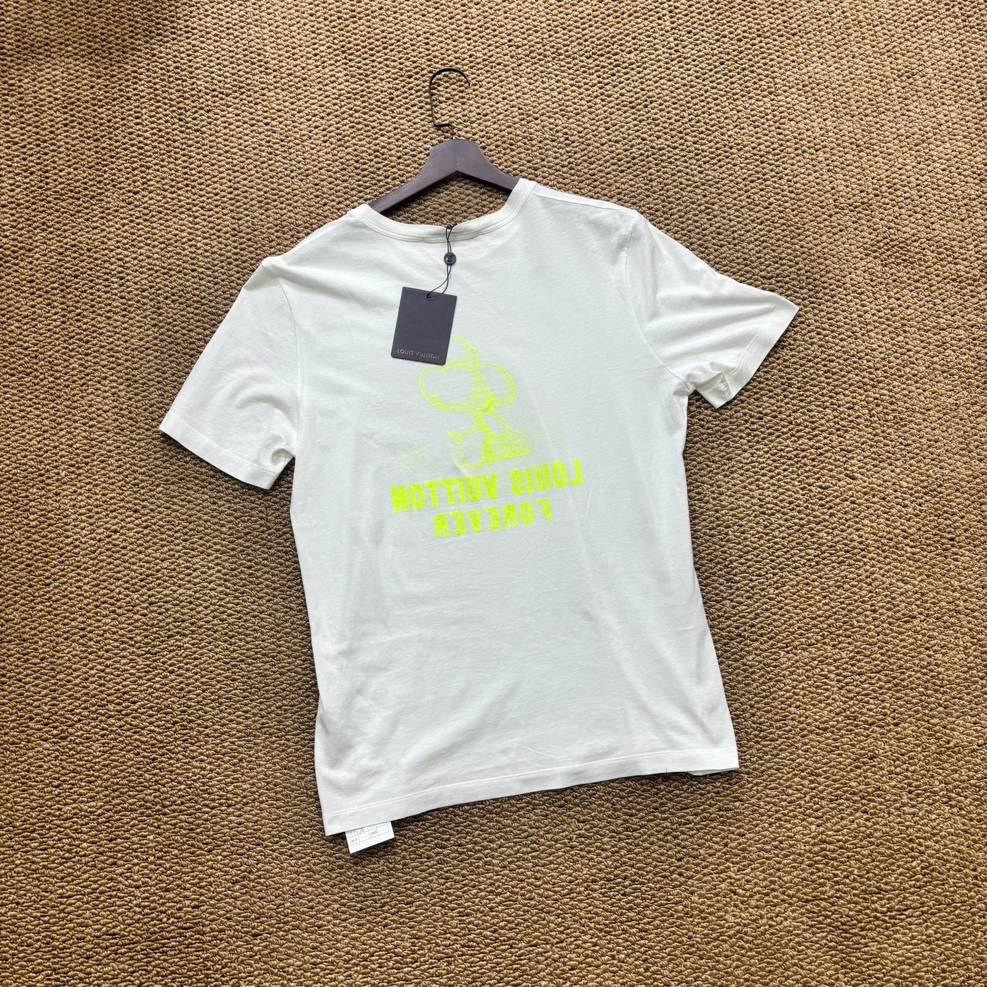 Louis Vuitton Louis Vuitton Forever Graphic T-Shirt L Size US L / EU 52-54 / 3 - 7 Thumbnail