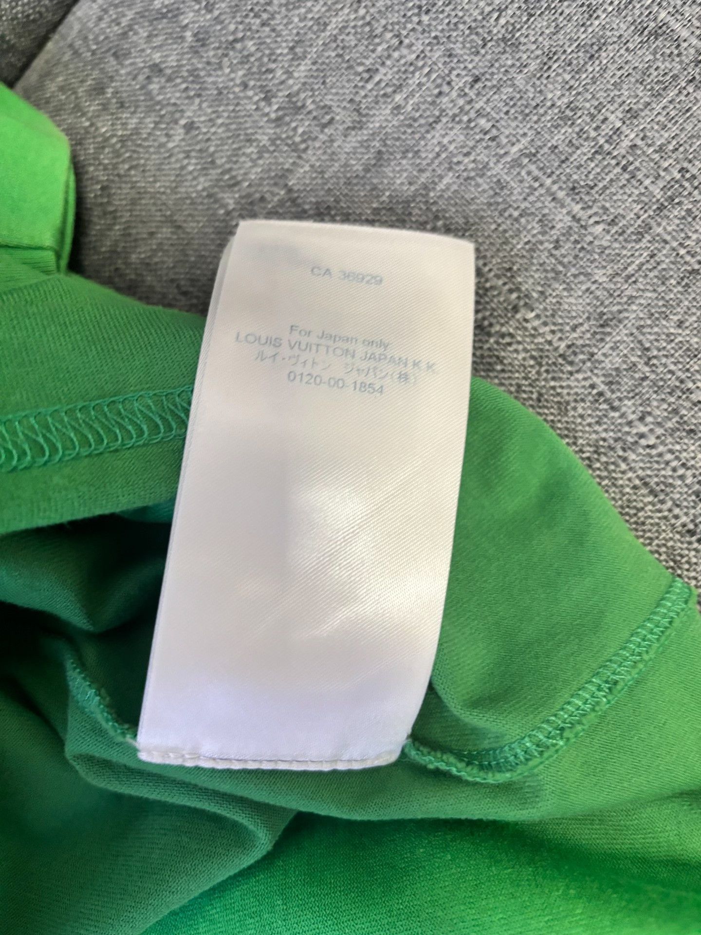 Louis Vuitton Louis Vuitton Green Embossed Logo T-Shirt Size M Size US M / EU 48-50 / 2 - 6 Thumbnail