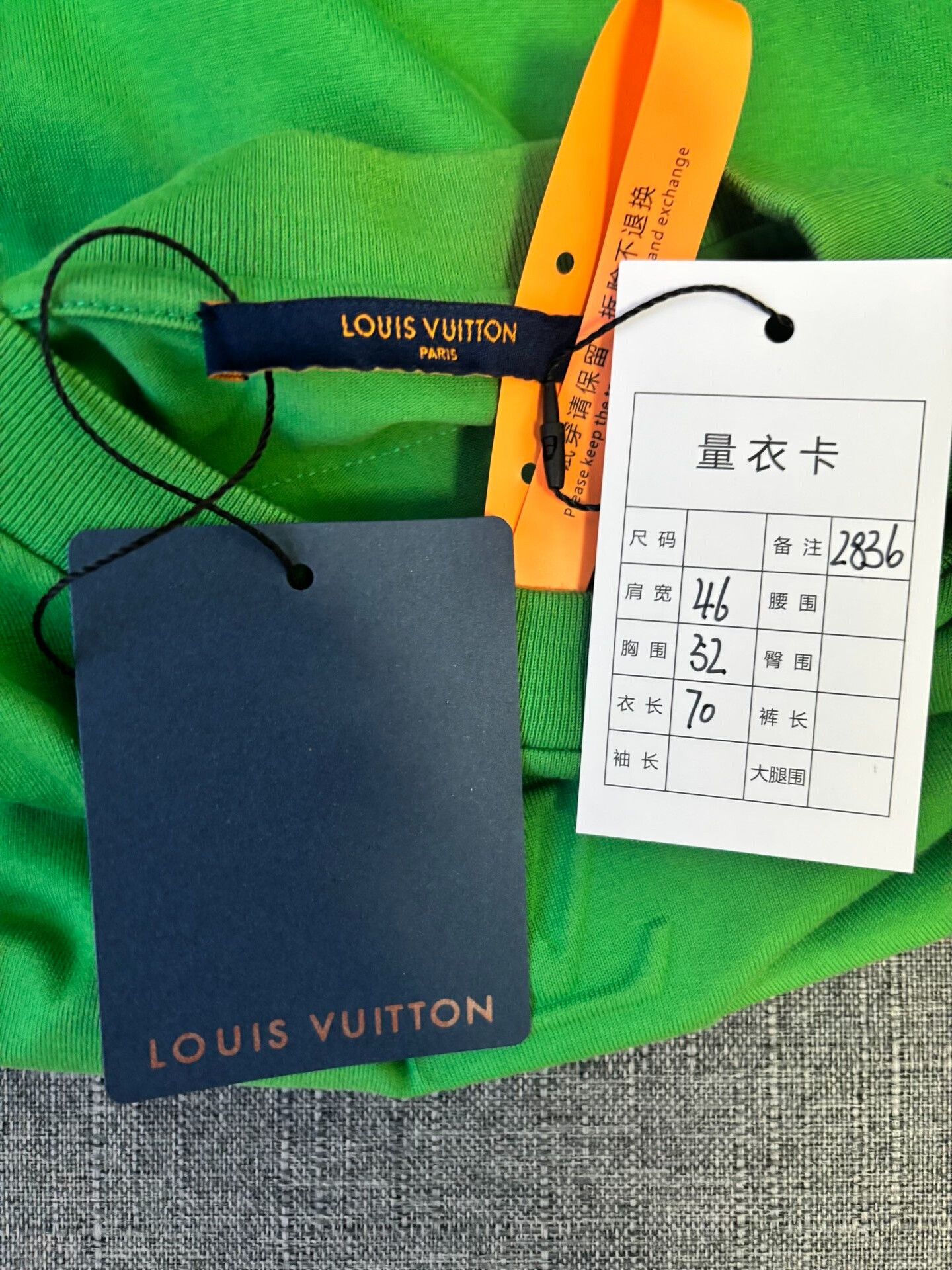 Louis Vuitton Louis Vuitton Green Embossed Logo T-Shirt Size M Size US M / EU 48-50 / 2 - 4 Thumbnail