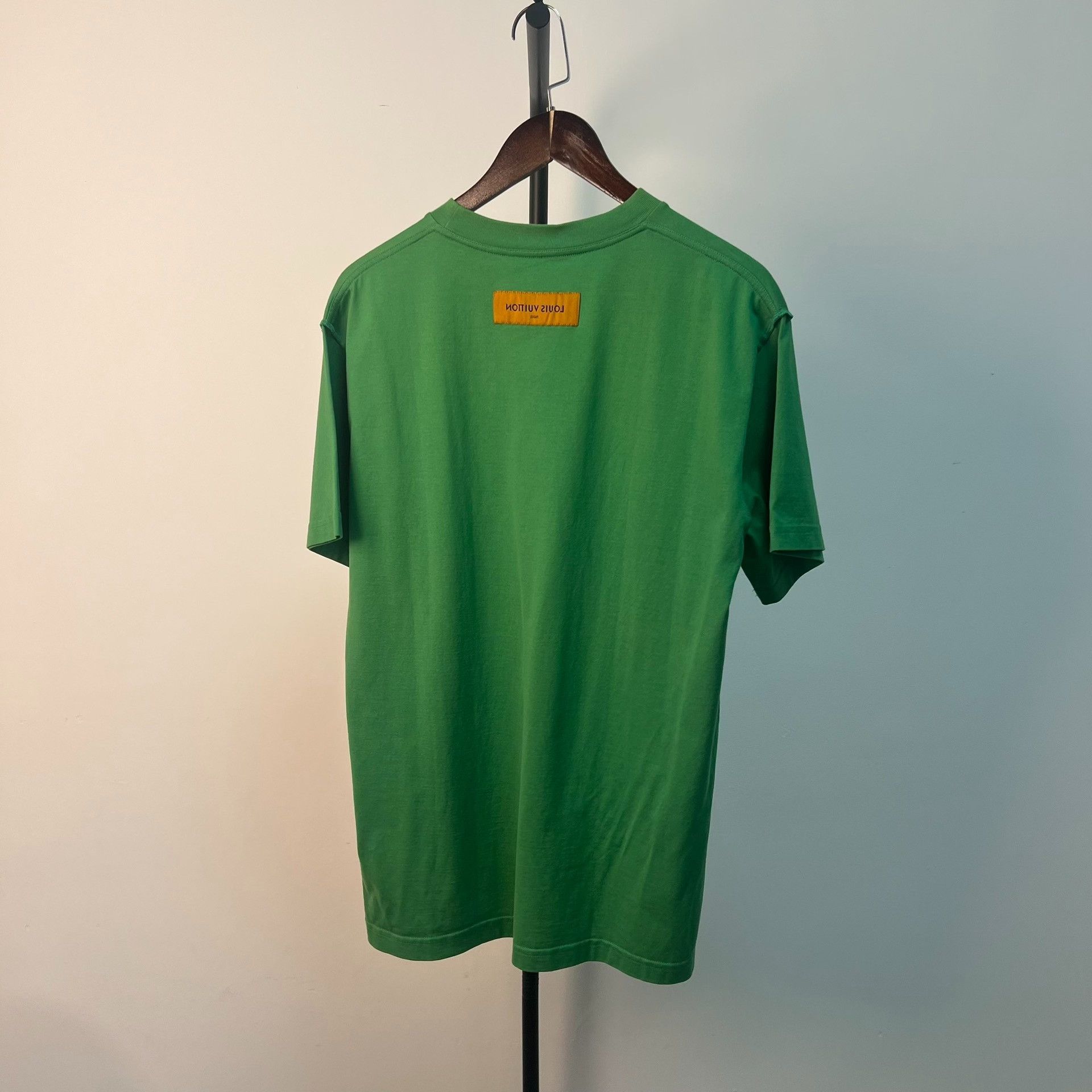 Louis Vuitton Louis Vuitton Embossed Logo T-Shirt Green M Size US M / EU 48-50 / 2 - 5 Thumbnail