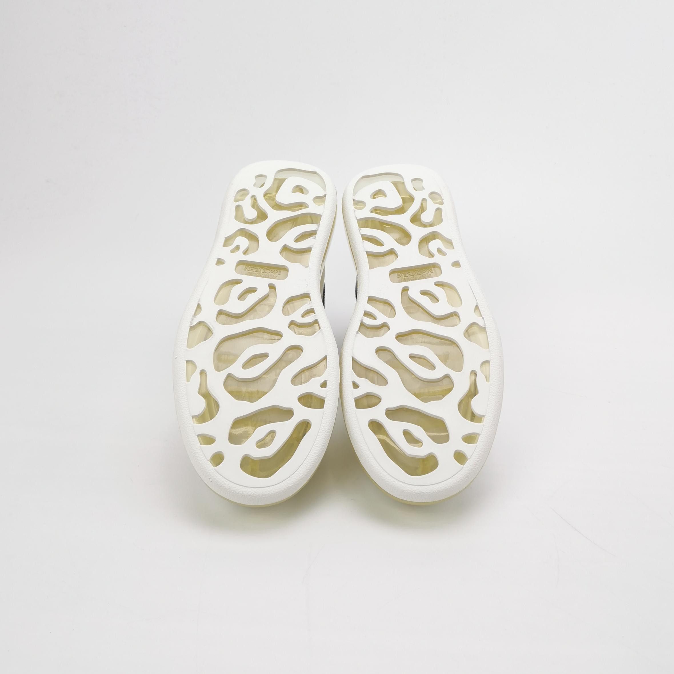 Alexander McQueen Alexander McQueen Women 6 Lowtop Sneakers Size US 6 / IT 36 - 5 Thumbnail