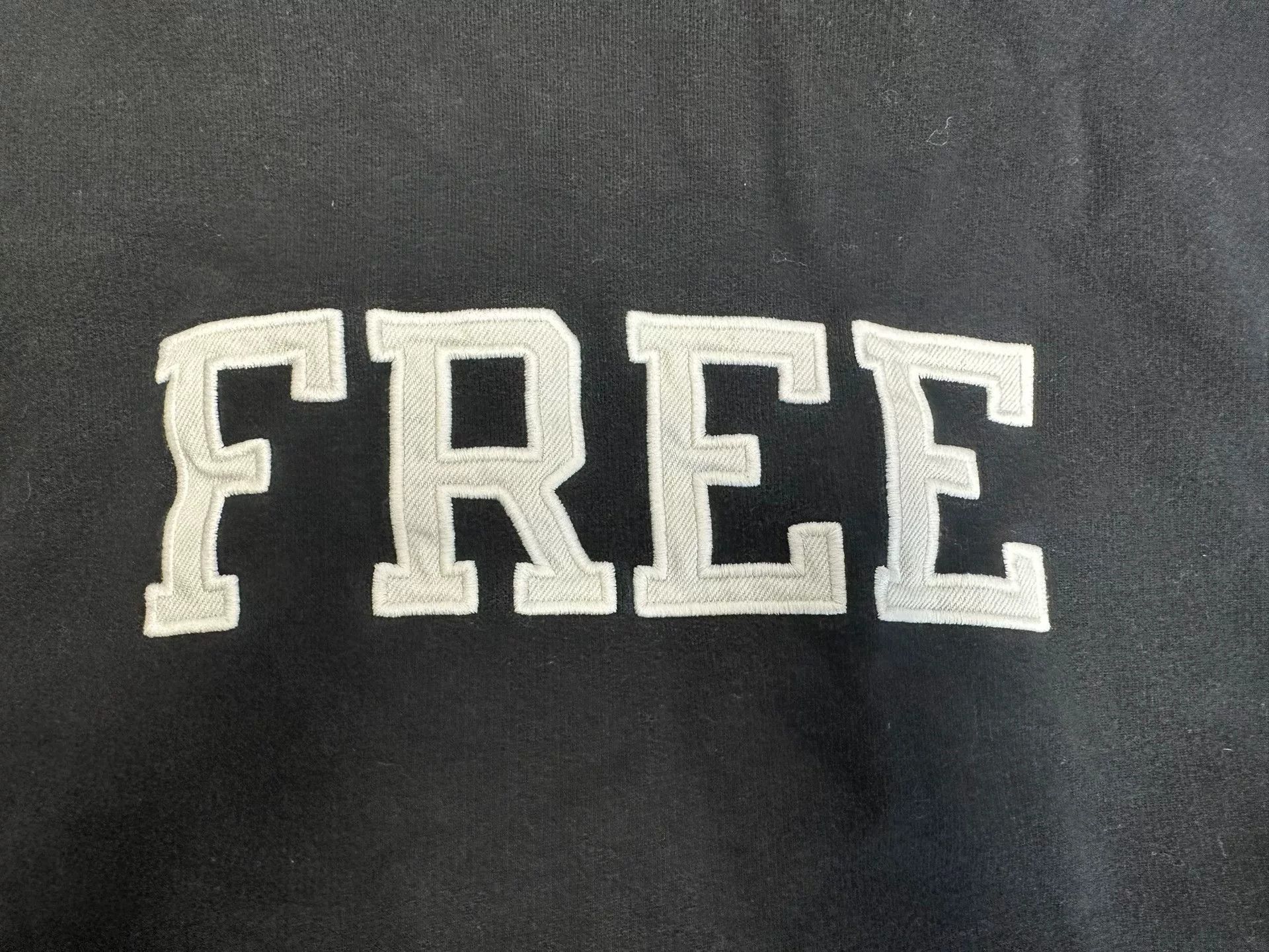 Balenciaga Balenciaga FREE Embroidered Sweatshirt Size M Size US M / EU 48-50 / 2 - 4 Thumbnail
