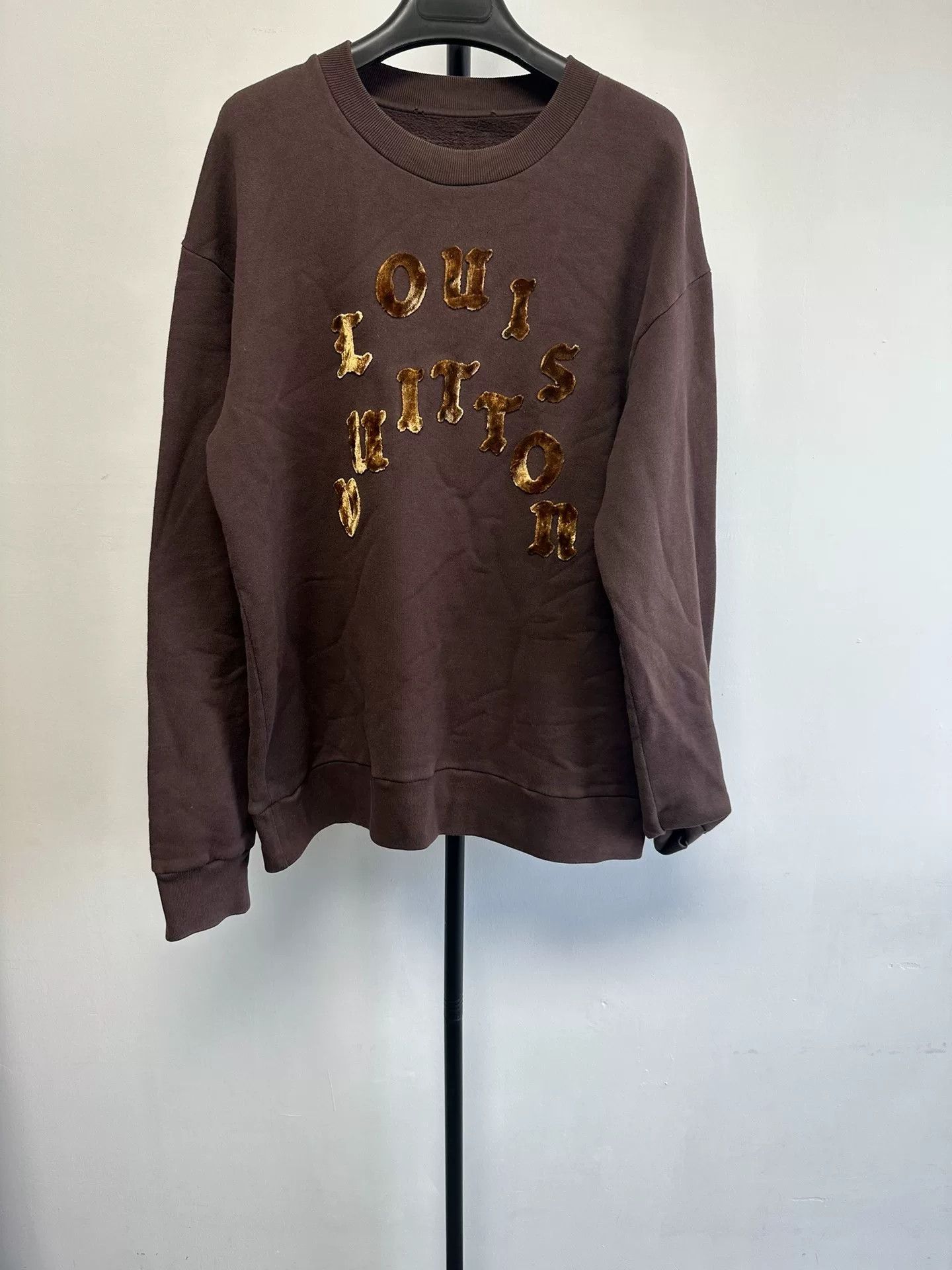 Louis Vuitton Louis Vuitton Velvet Logo Sweatshirt XL Size US XL / EU 56 / 4 - 2 Thumbnail
