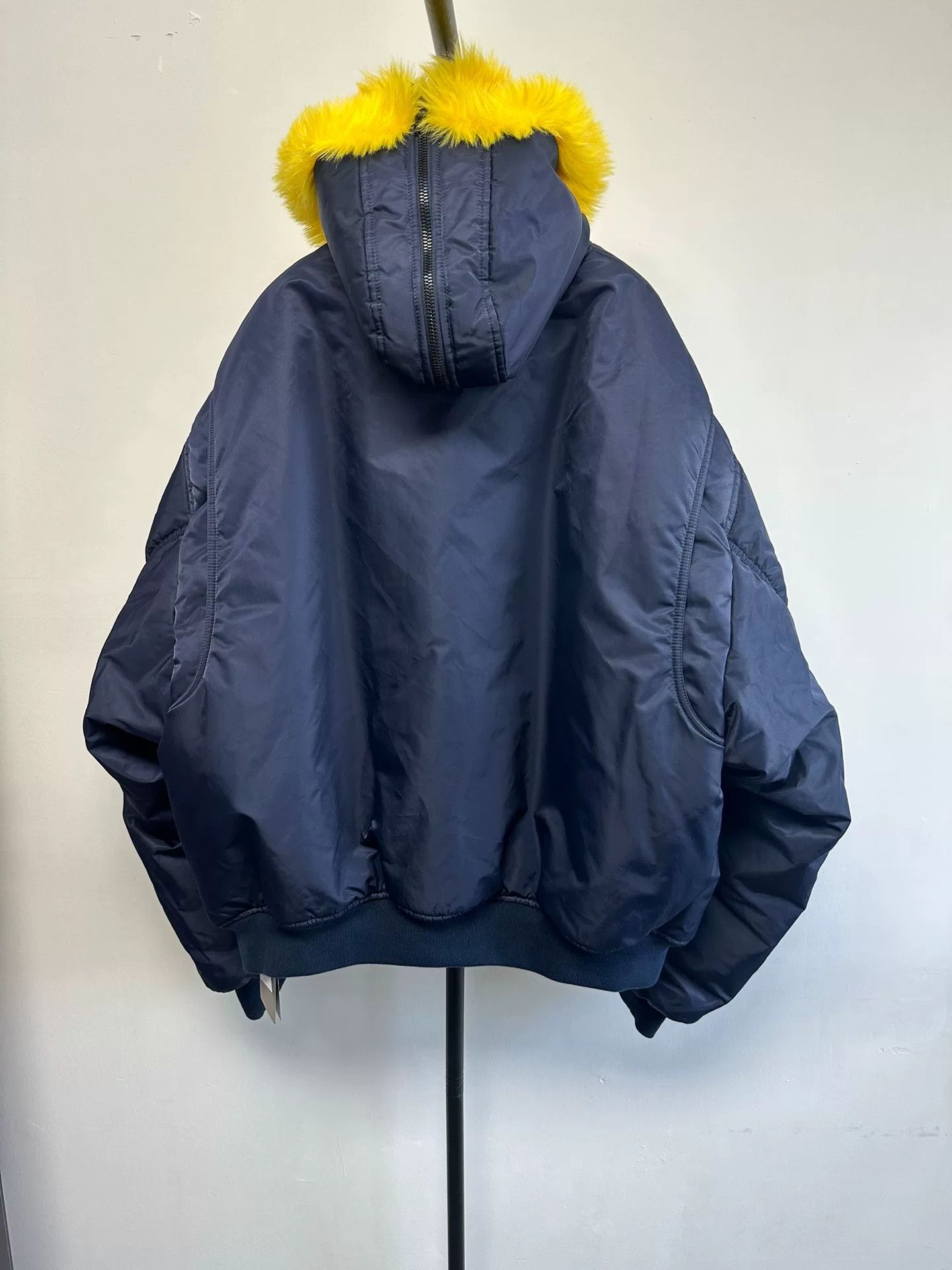 Balenciaga Balenciaga Faux Fur Hooded Bomber Jacket XS Size US XS / EU 42 / 0 - 3 Thumbnail