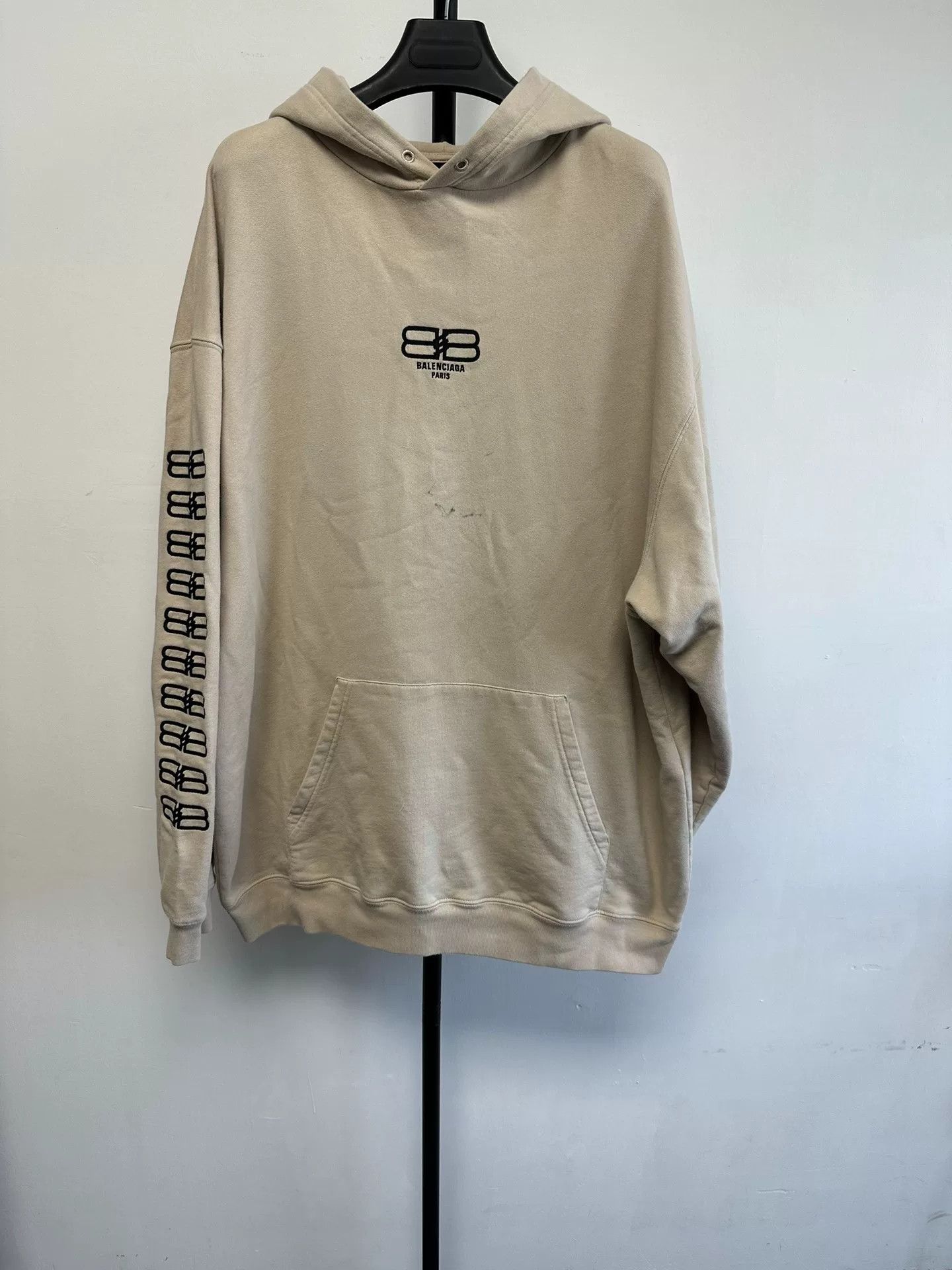 Balenciaga Balenciaga BB Logo Print Hoodie Size L Size US L / EU 52-54 / 3 - 2 Thumbnail