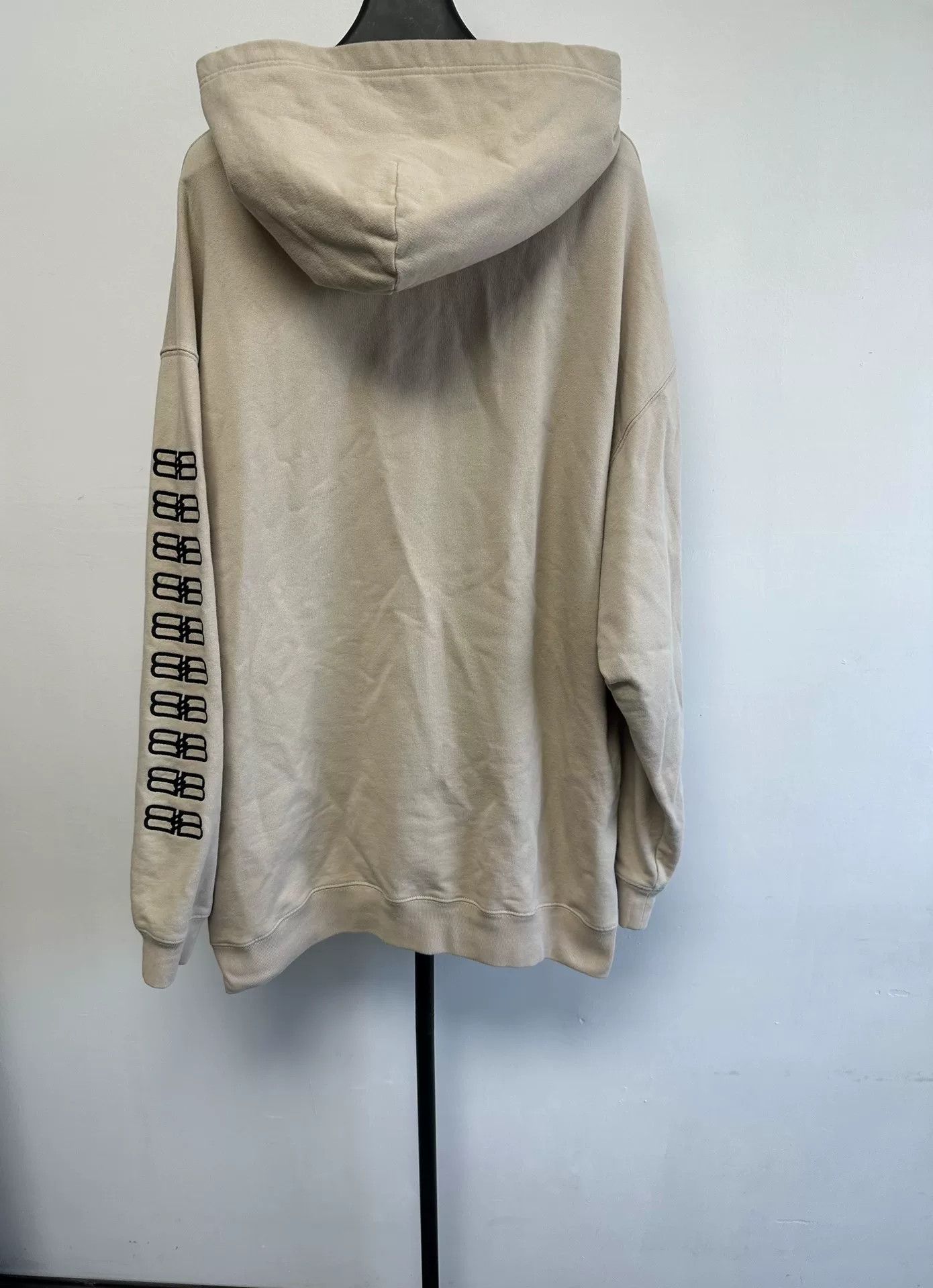 Balenciaga Balenciaga BB Logo Print Hoodie Size L Size US L / EU 52-54 / 3 - 3 Thumbnail
