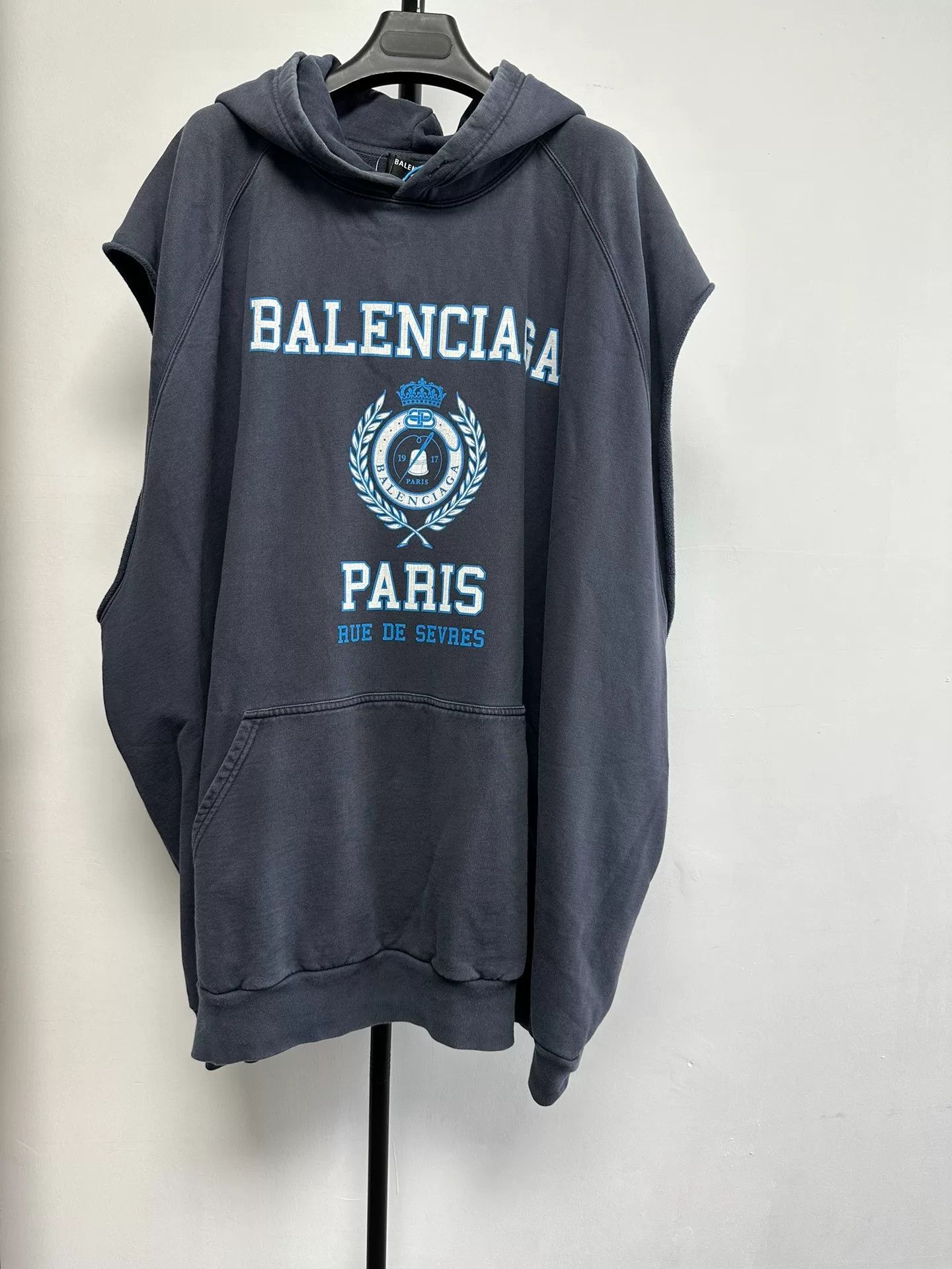 Balenciaga Balenciaga Blue Crest Logo Sleeveless Hoodie Size 1 Size US S / EU 44-46 / 1 - 2 Thumbnail