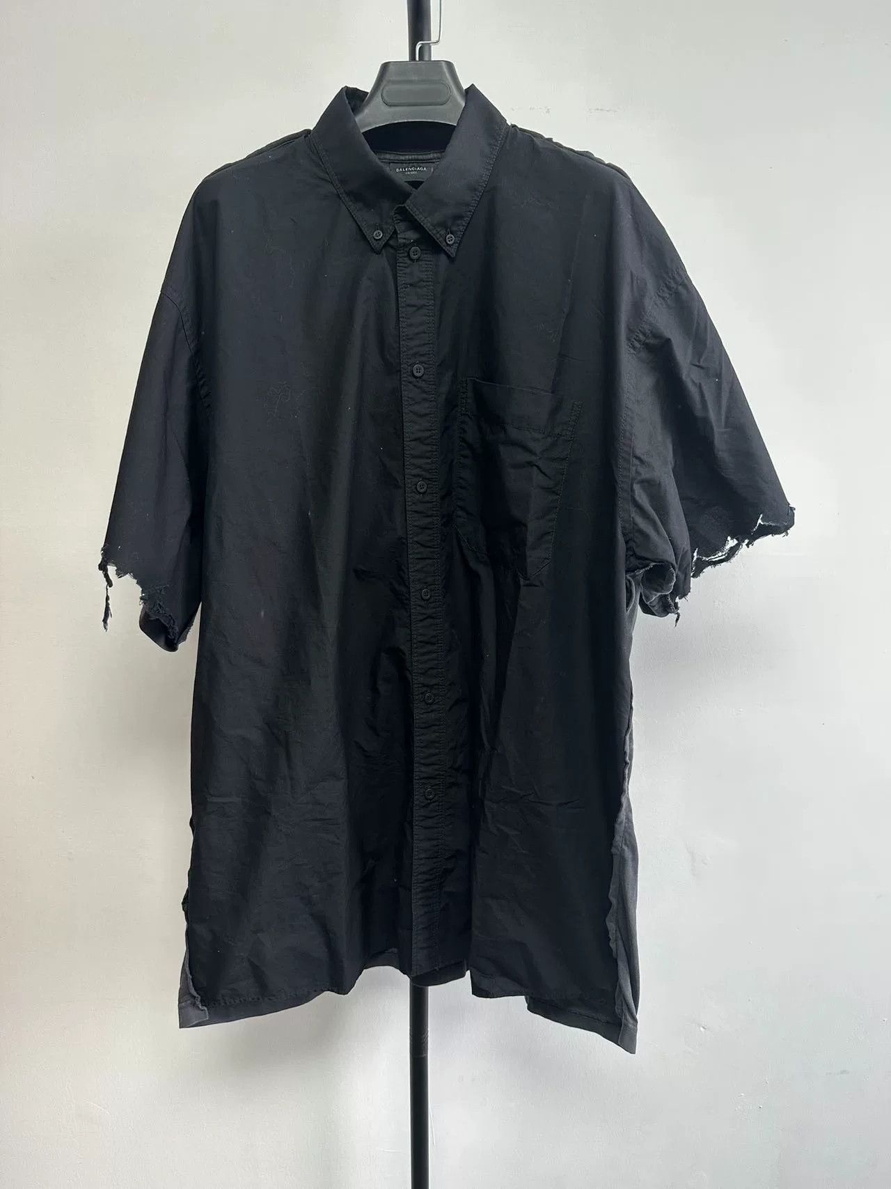 Balenciaga Balenciaga Distressed Graphic Short Sleeve Shirt Size 3 Size US L / EU 52-54 / 3 - 2 Thumbnail